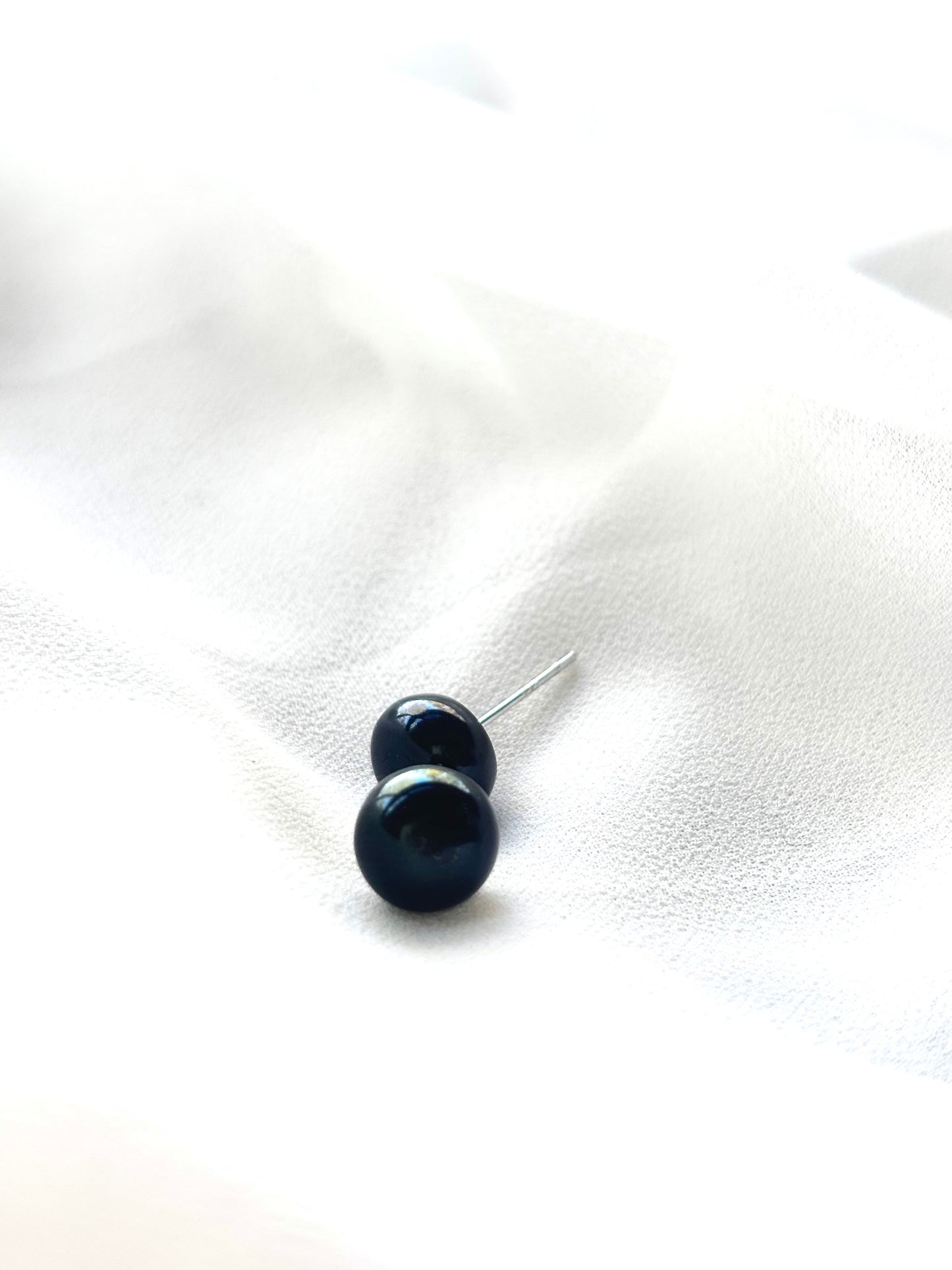 Midnight Vibe – Black Pearl Stud Earrings