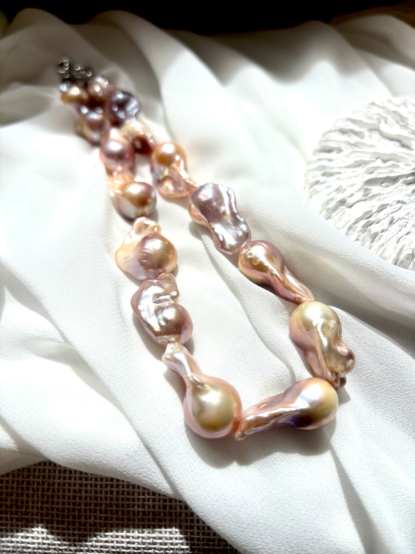 Iris Ember Bloom – Multicolor Baroque Pearl Necklace
