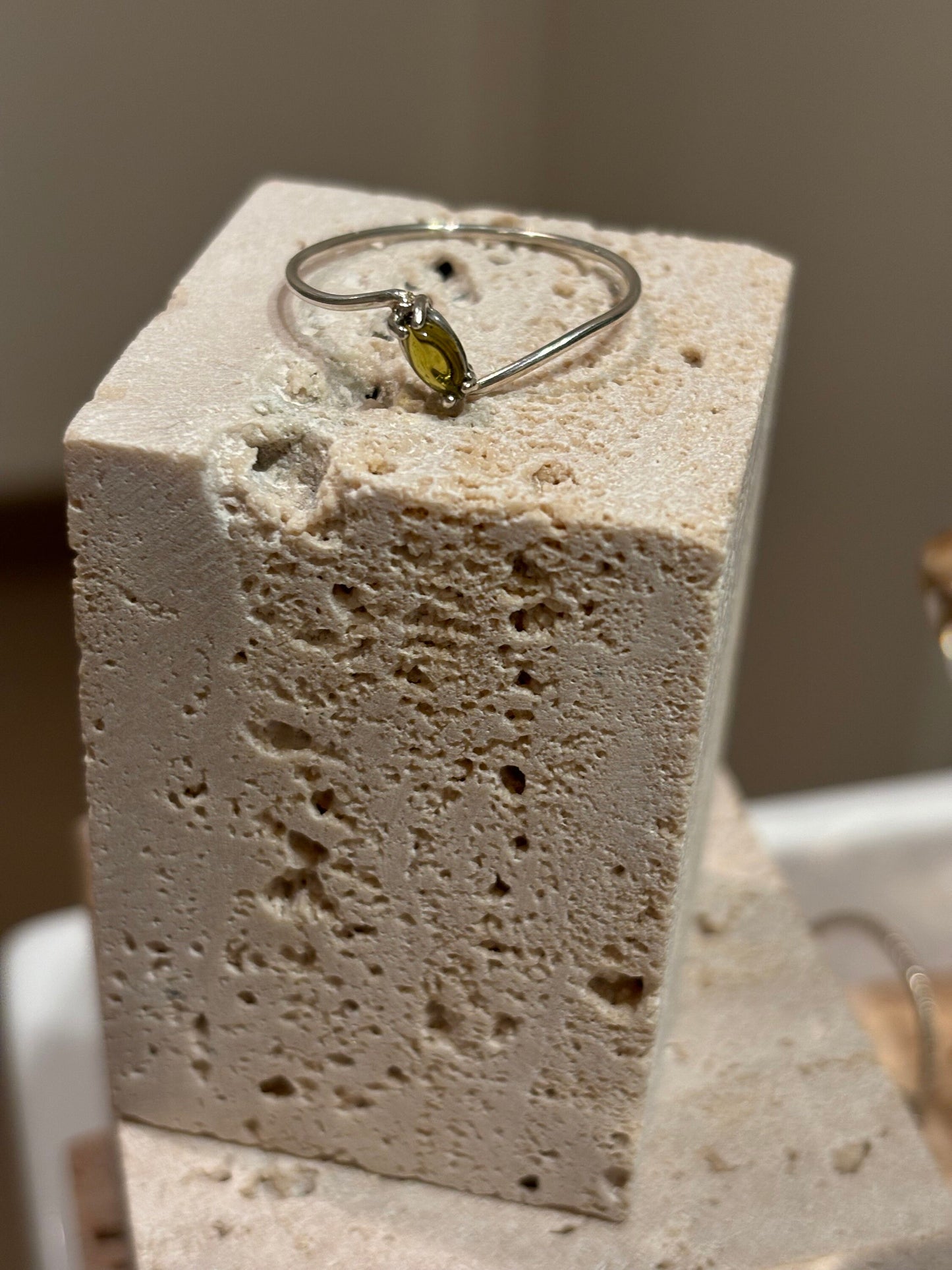 Elegant marquise olive green peridot ring 925 sterling silver
