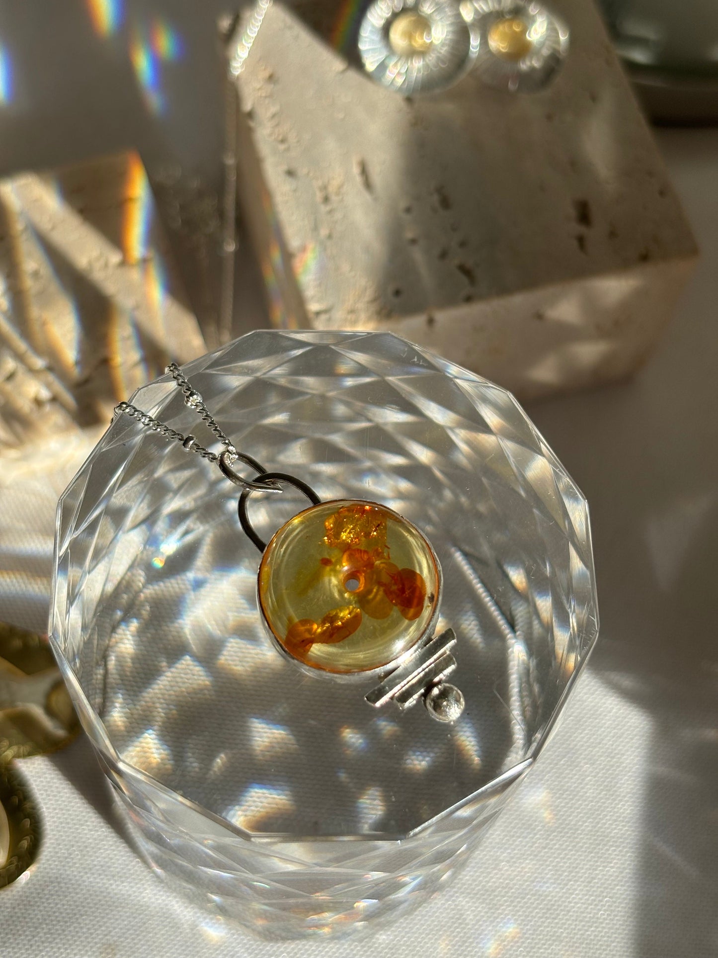 Gorgeous leaves floating ancient crafts donut-shaped statement natural amber 925 sterling silver pendent necklace