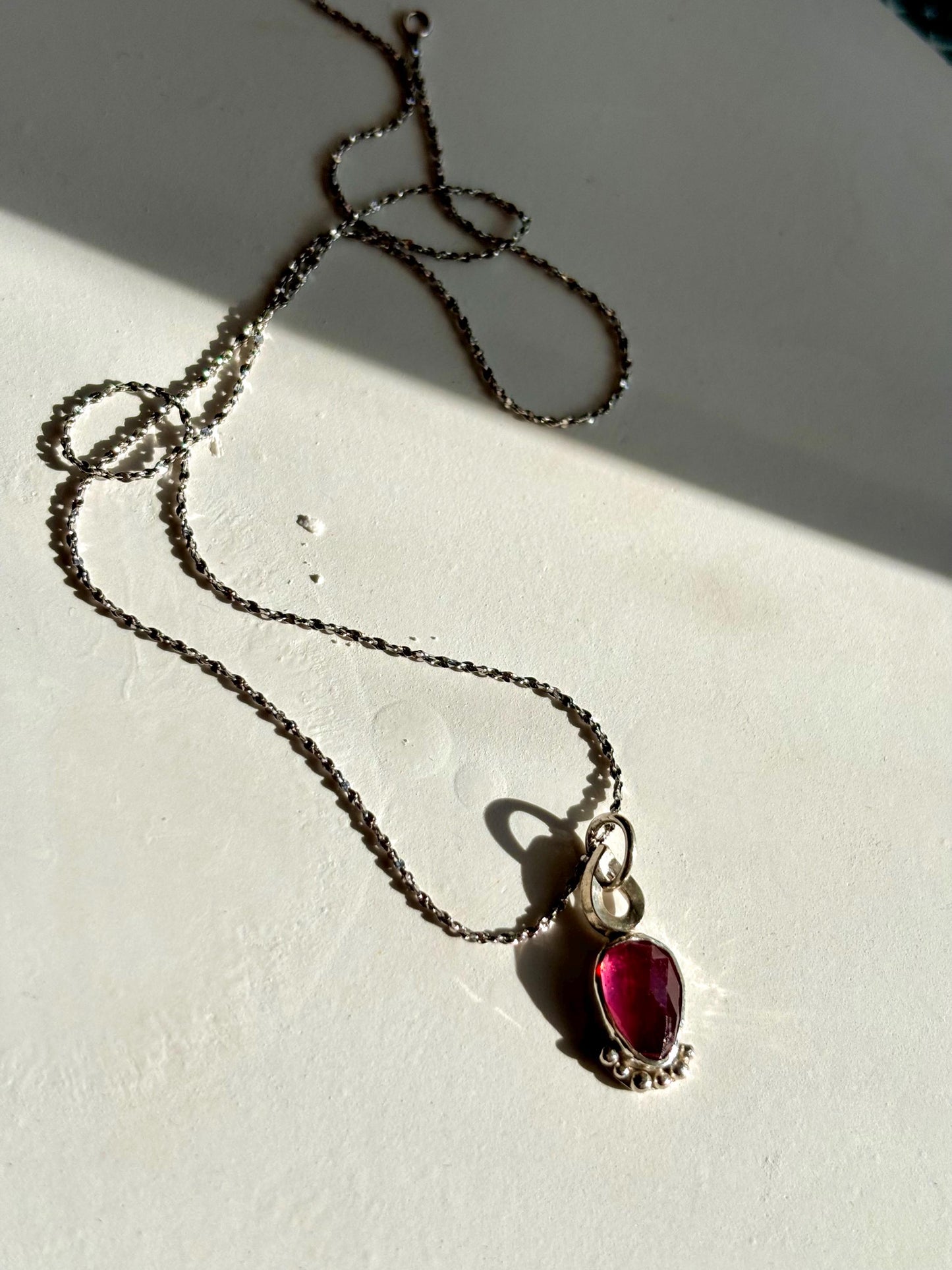 Natural Strawberry Vivid Magenta Thai Ruby Pear-shaped stone 925 sterling silver necklace
