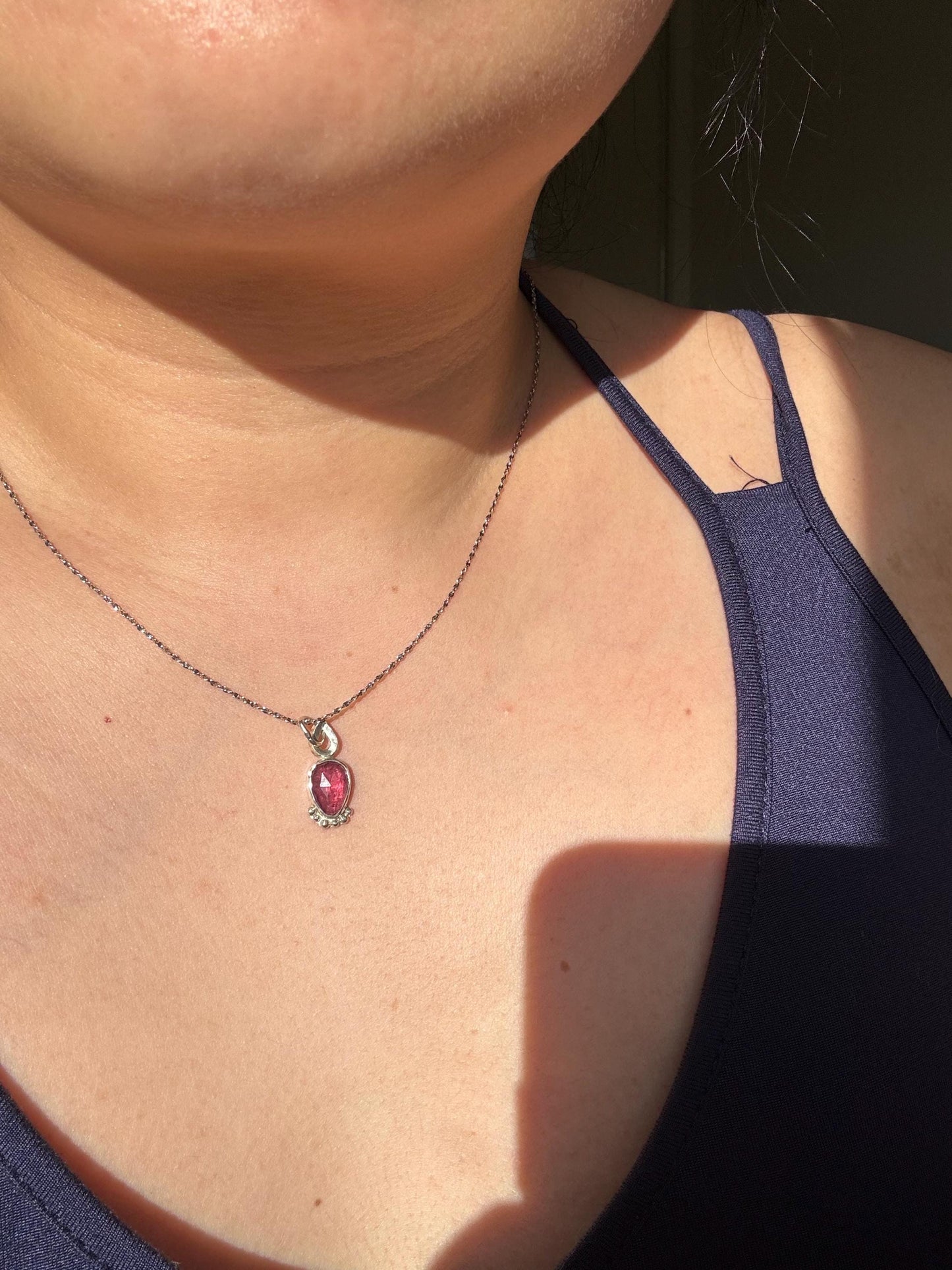 Natural Strawberry Vivid Magenta Thai Ruby Pear-shaped stone 925 sterling silver necklace