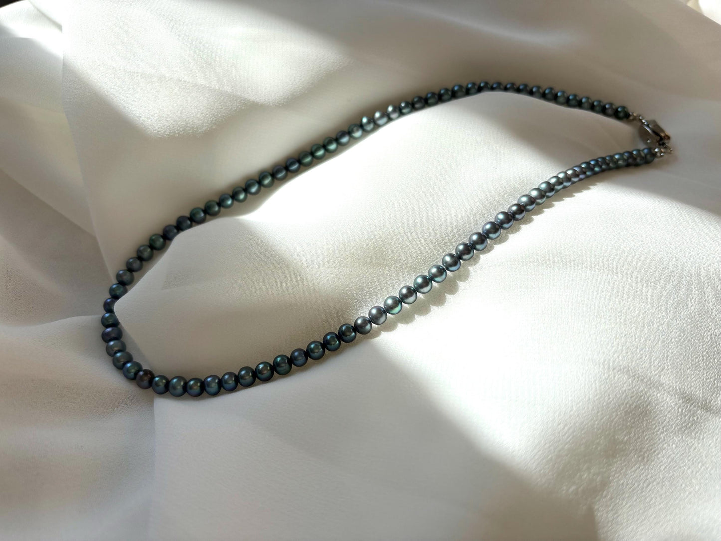 Blue Hydrangea: Confident Pearl Choker with Oceanic Iridescence 925 Sterling Silver (AA+ Luster)