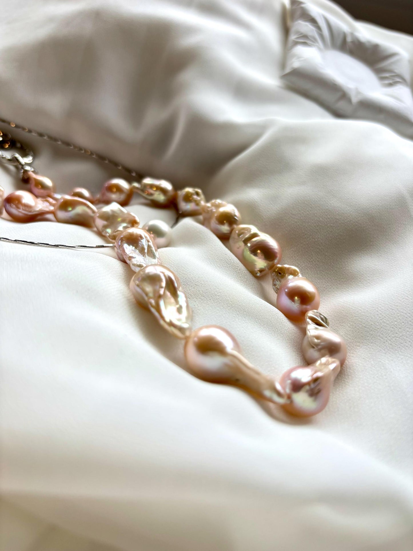 Baroque Pearl Necklace with Tiger Lily Motif – Natural Iridescent Pearls (AA+ Luster)