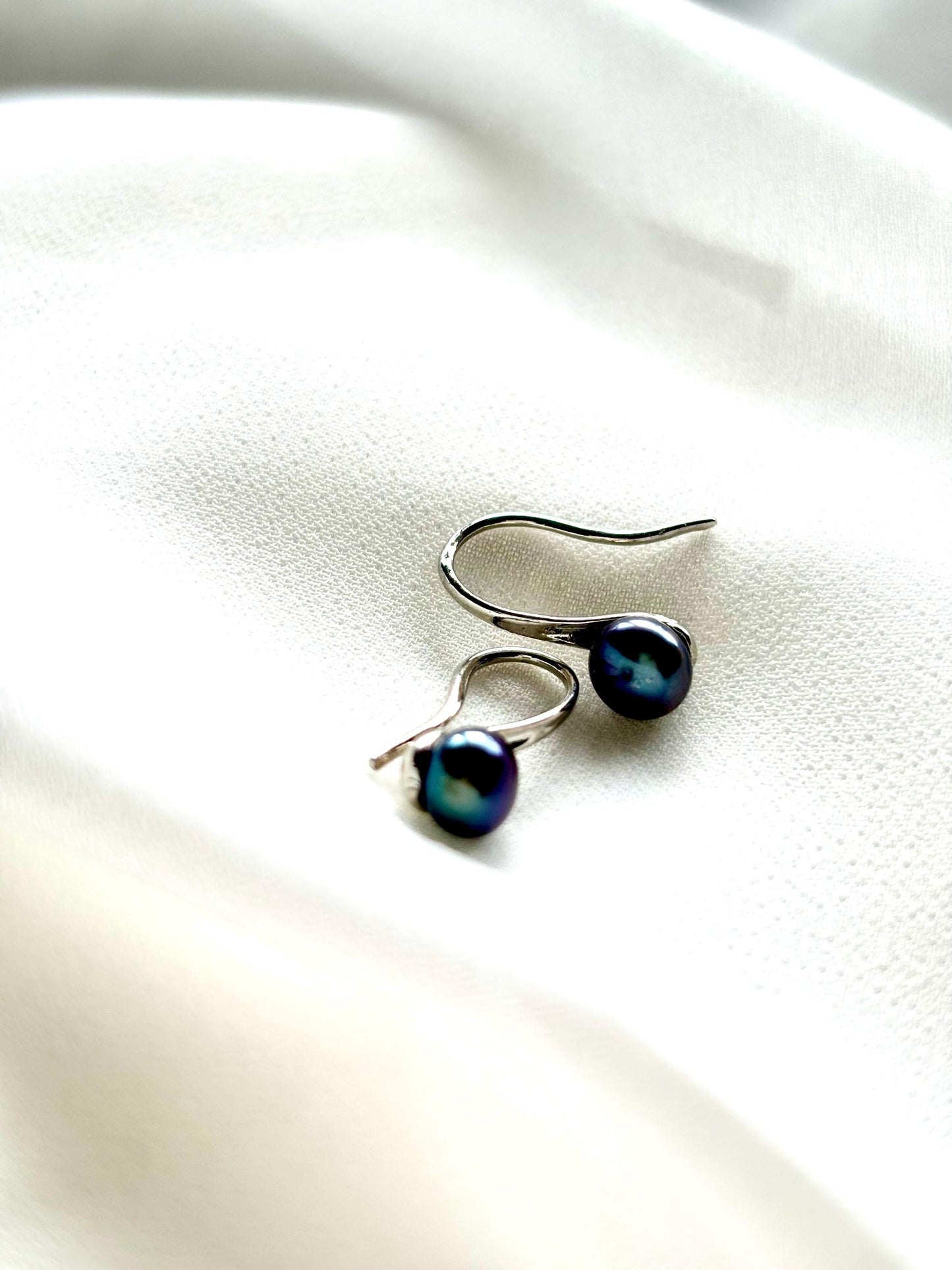 Tahiti Pearl Earrings – Dark Blue & Purple Brown Pearls with High Heel 925 Sterling Silver Ear Wires