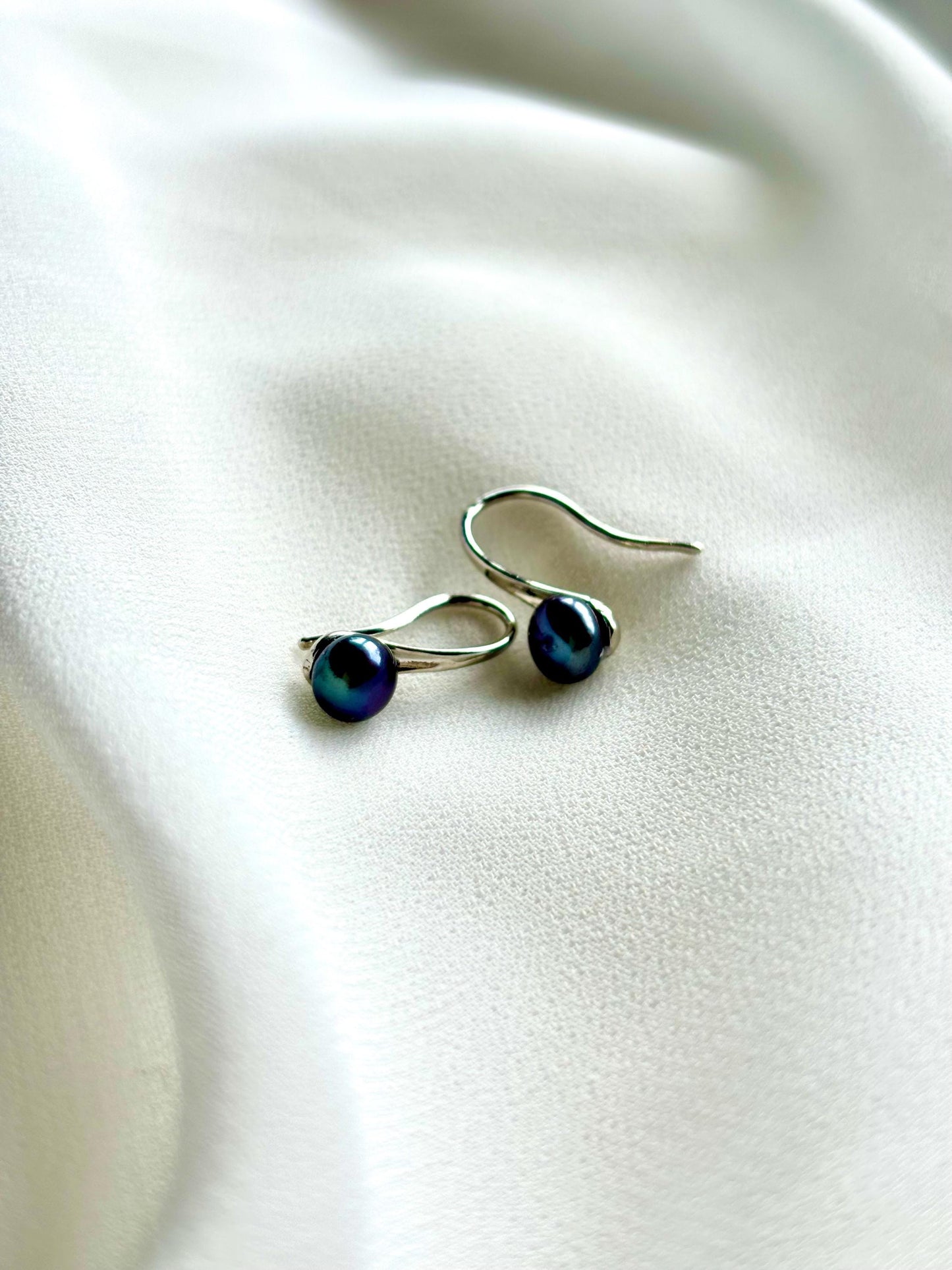 Tahiti Pearl Earrings – Dark Blue & Purple Brown Pearls with High Heel 925 Sterling Silver Ear Wires