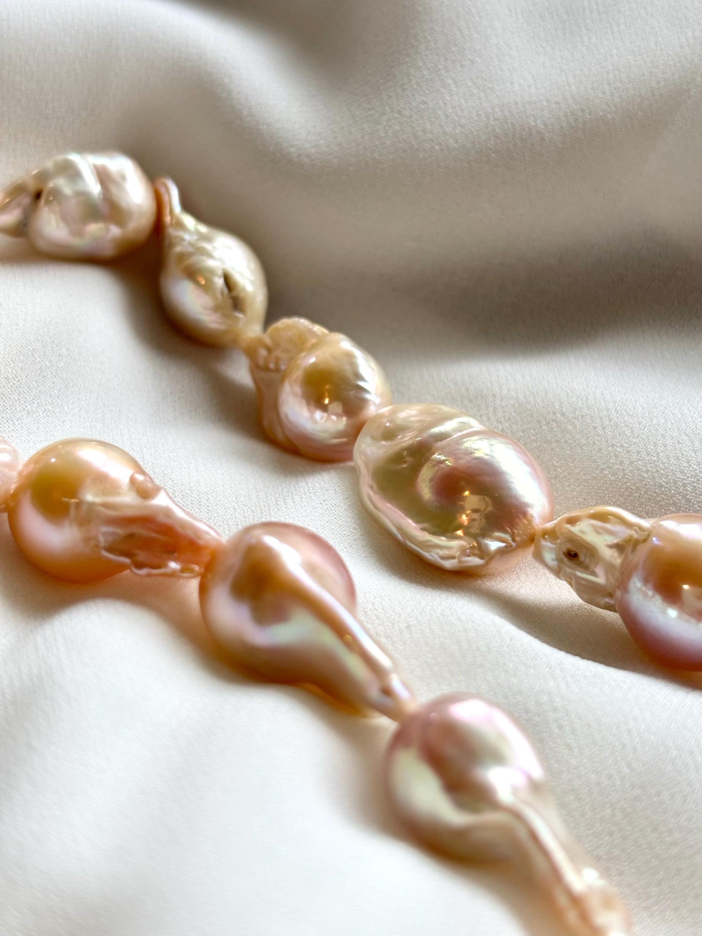Baroque Pearl Necklace with Tiger Lily Motif – Natural Iridescent Pearls (AA+ Luster)