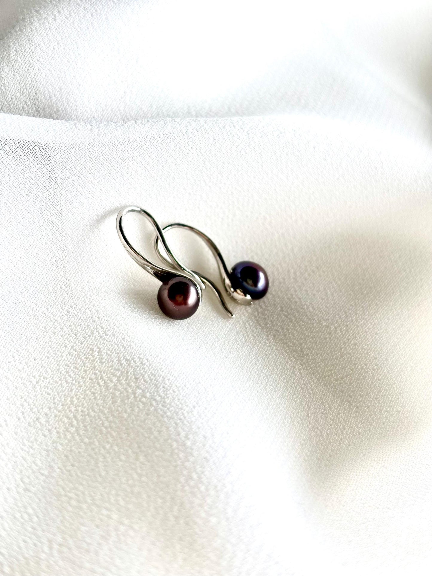 Tahiti Pearl Earrings – Dark Blue & Purple Brown Pearls with High Heel 925 Sterling Silver Ear Wires
