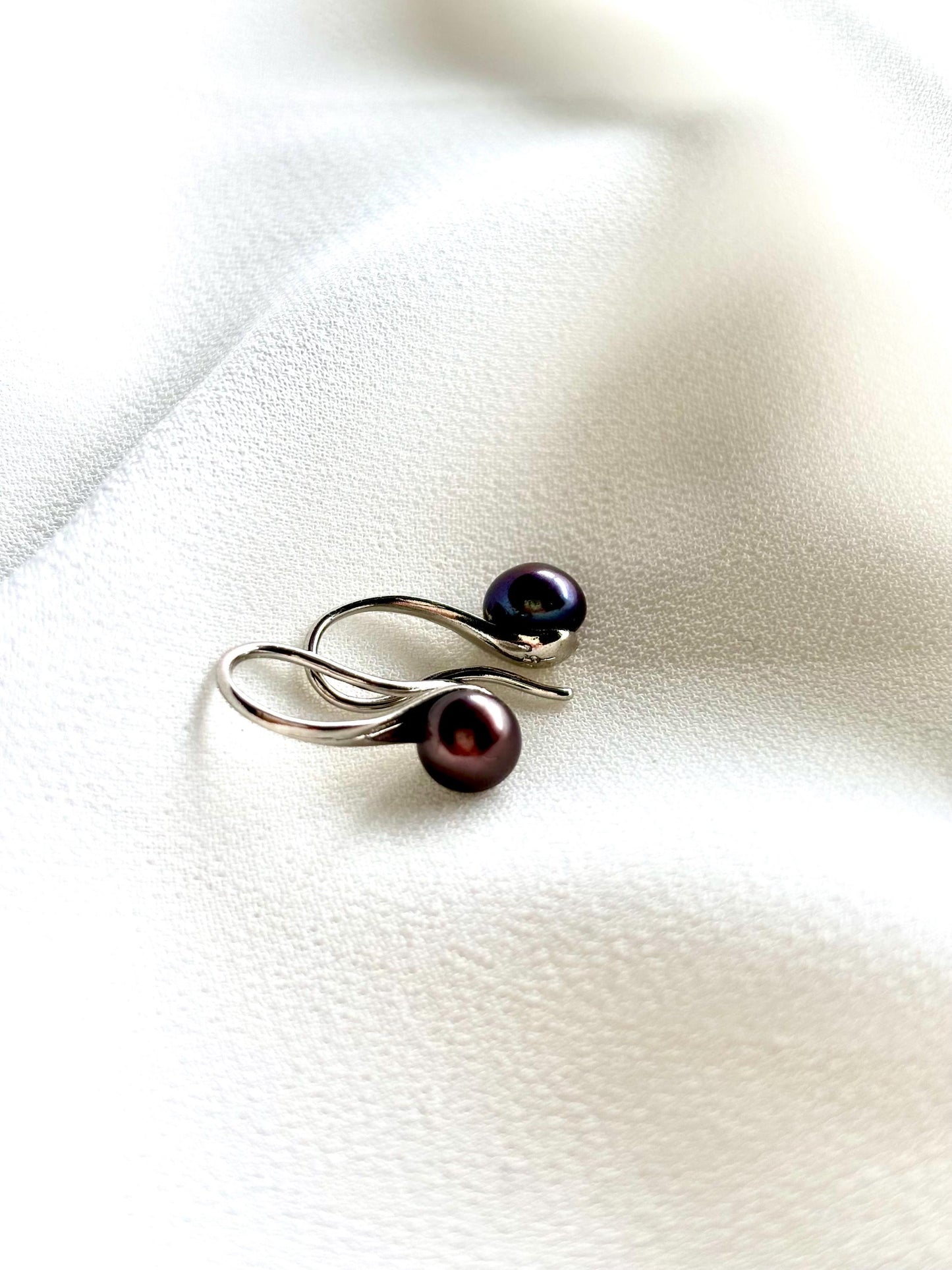 Tahiti Pearl Earrings – Dark Blue & Purple Brown Pearls with High Heel 925 Sterling Silver Ear Wires