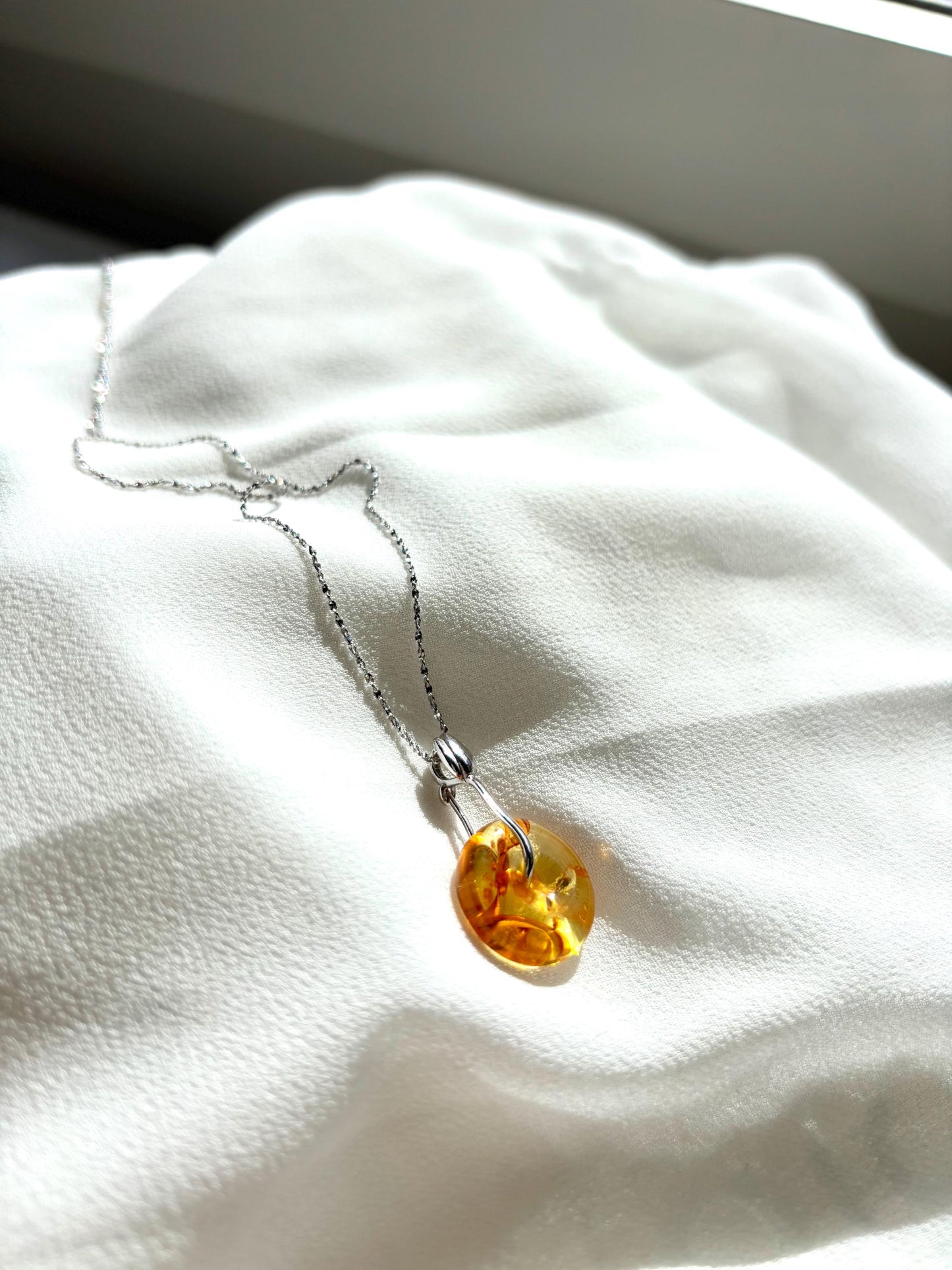 Golden Glow Float Flowers Amber Pendant Necklace - Minimalist Sterling Silver, 45cm