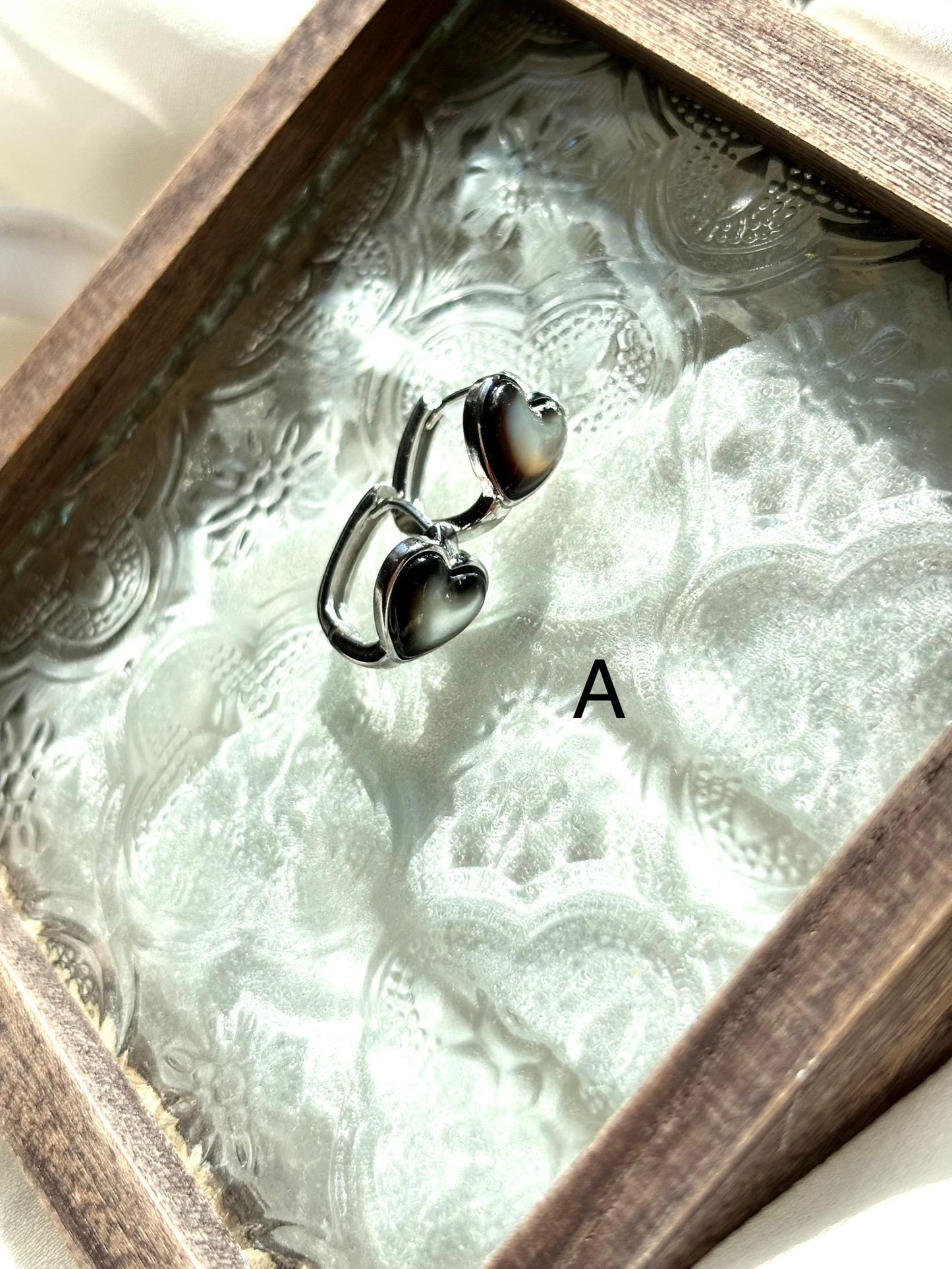 Elegant Heart-Shaped Black Mother of Pearl Huggie Earrings – White Shine & Full Black Designs