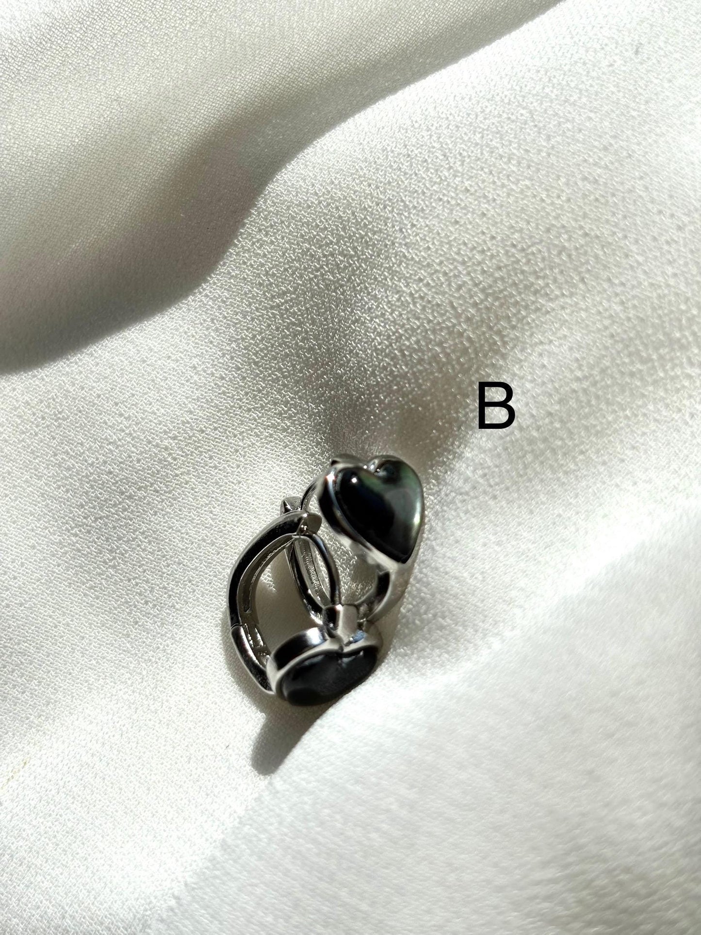 Elegant Heart-Shaped Black Mother of Pearl Huggie Earrings – White Shine & Full Black Designs
