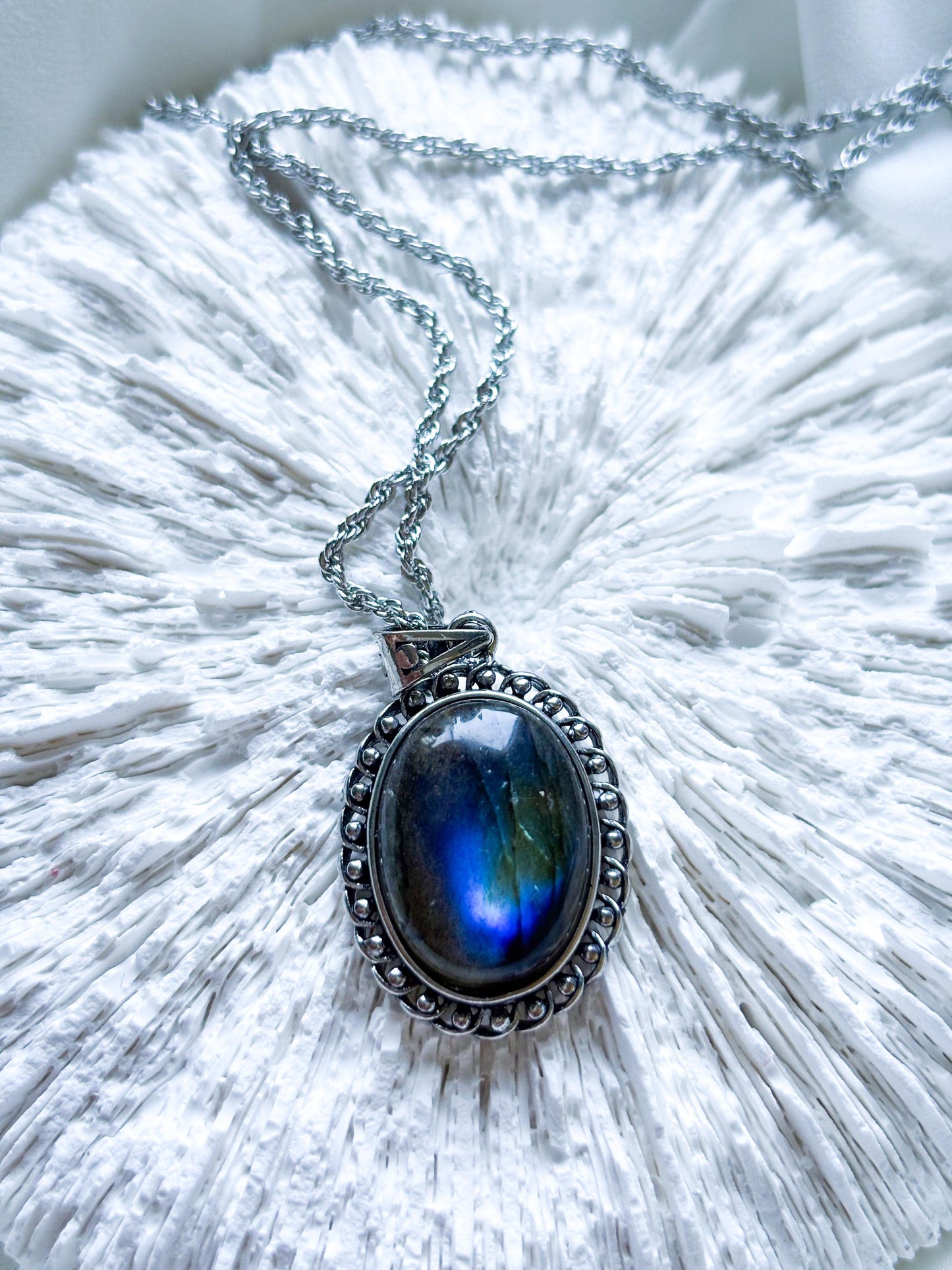 Midnight Aurora Labradorite Statement Necklace – 50cm, Iridescent Blue-Gold Glow