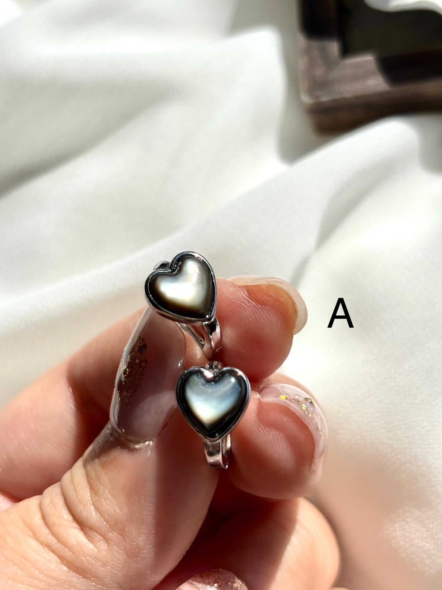 Elegant Heart-Shaped Black Mother of Pearl Huggie Earrings – White Shine & Full Black Designs