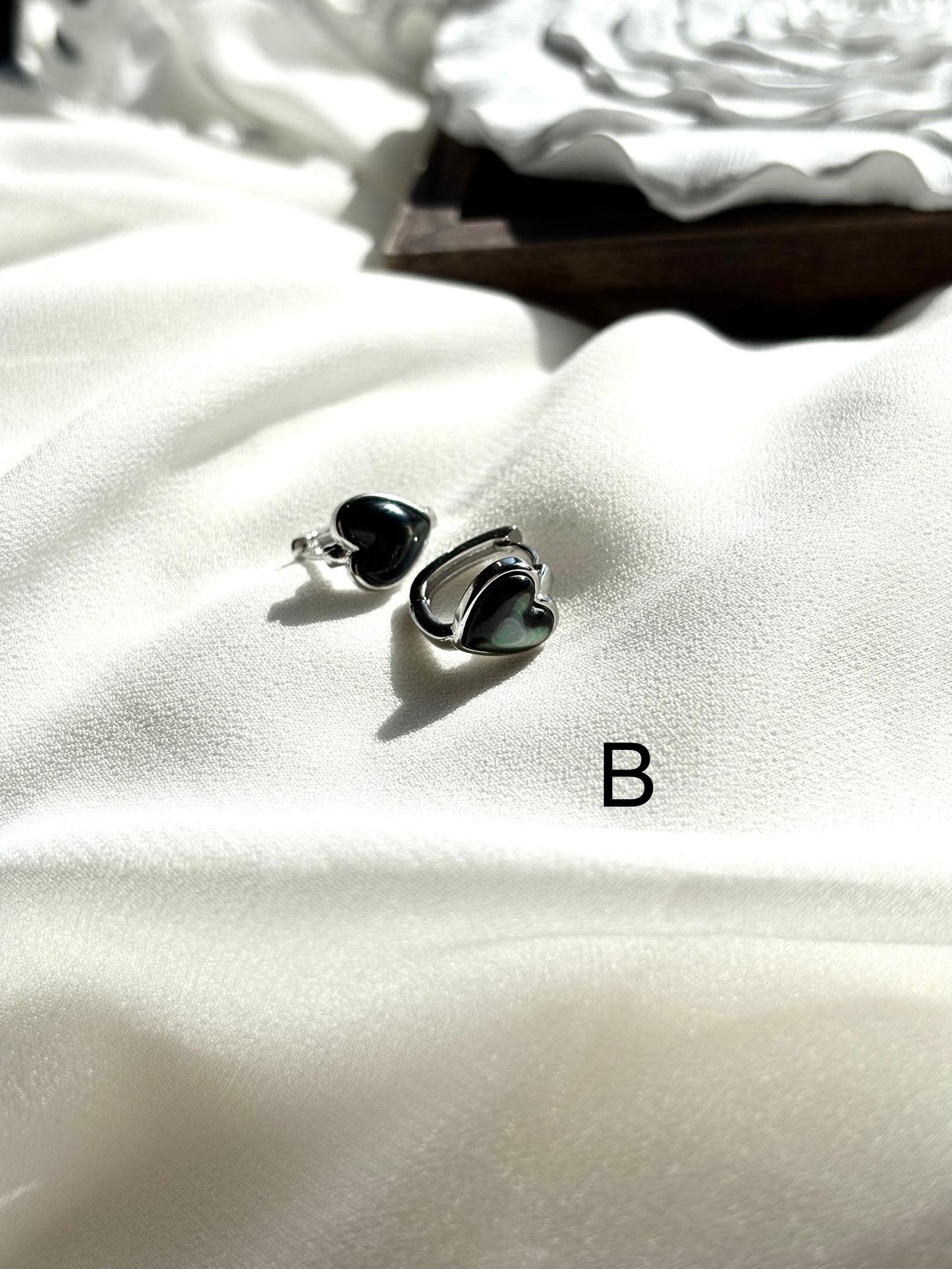 Elegant Heart-Shaped Black Mother of Pearl Huggie Earrings – White Shine & Full Black Designs