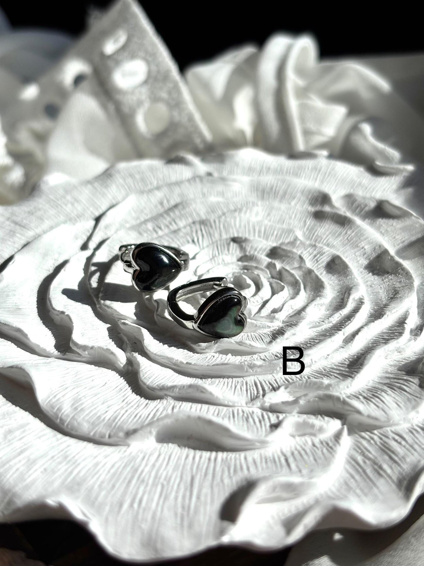 Elegant Heart-Shaped Black Mother of Pearl Huggie Earrings – White Shine & Full Black Designs