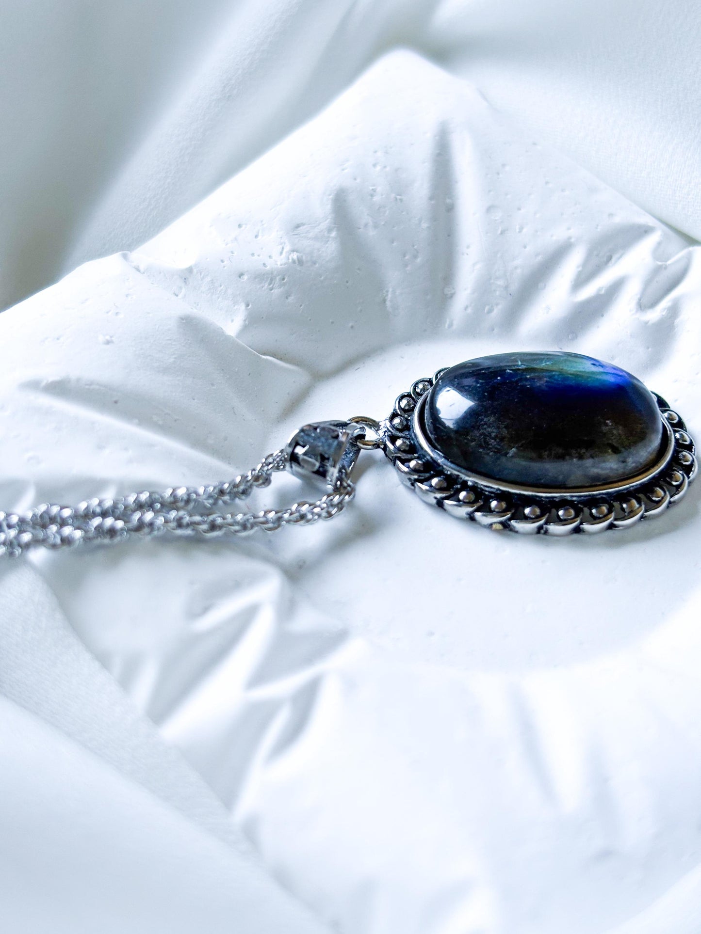 Midnight Aurora Labradorite Statement Necklace – 50cm, Iridescent Blue-Gold Glow
