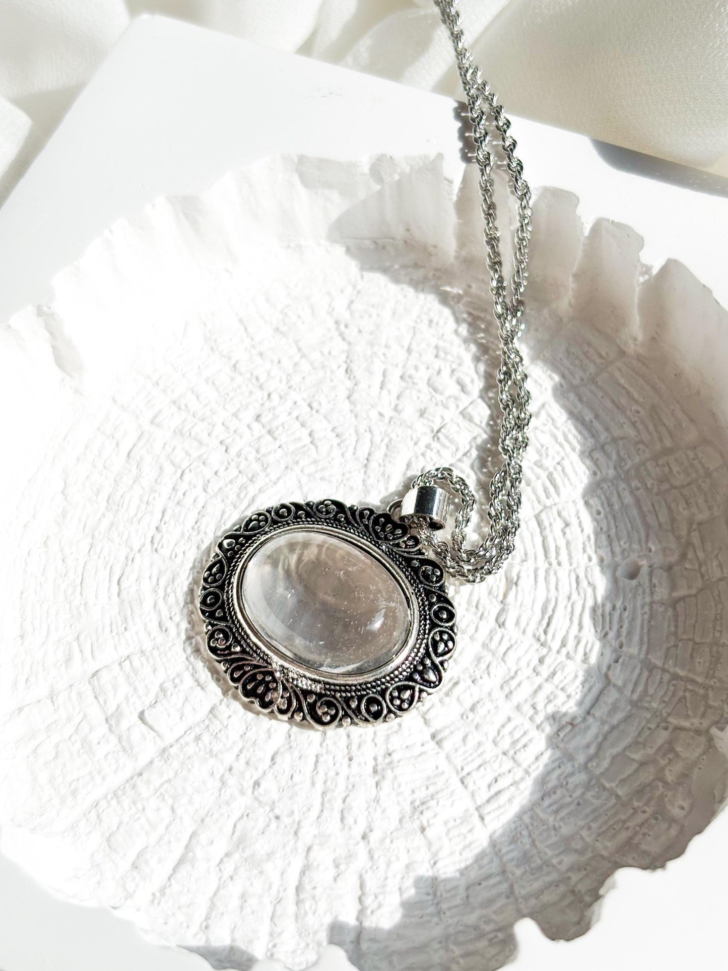 Eternal Elegance – Vintage Statement Necklace with Clear Quartz Pendant