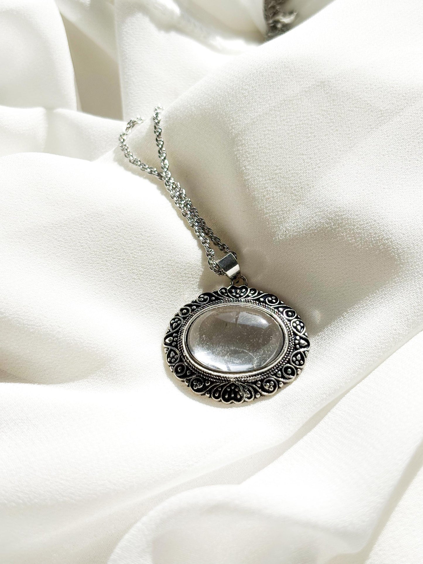 Eternal Elegance – Vintage Statement Necklace with Clear Quartz Pendant