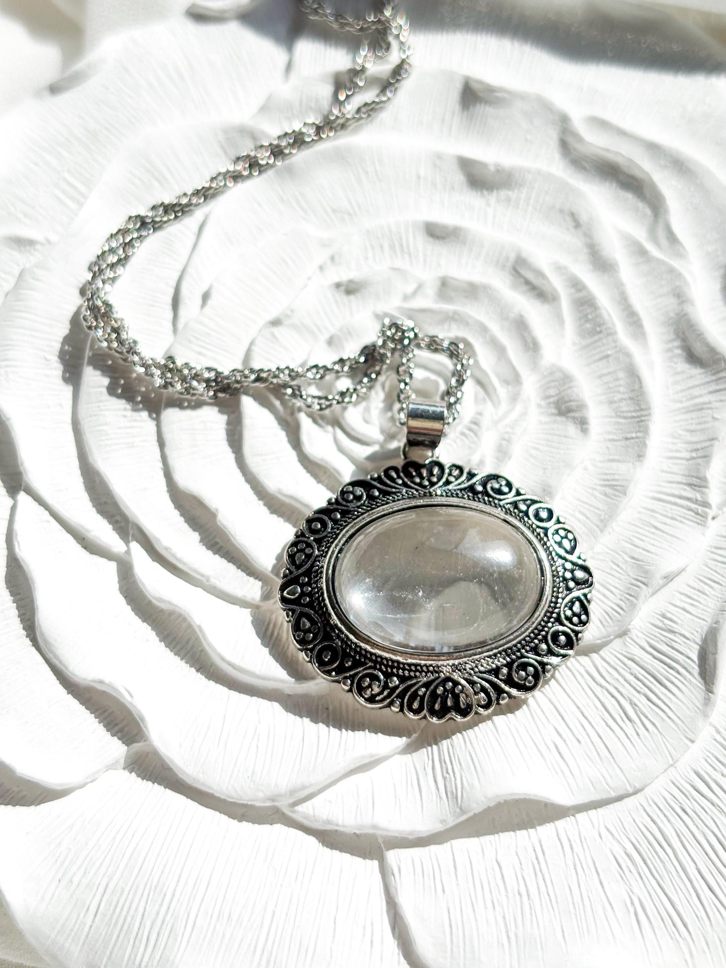 Eternal Elegance – Vintage Statement Necklace with Clear Quartz Pendant