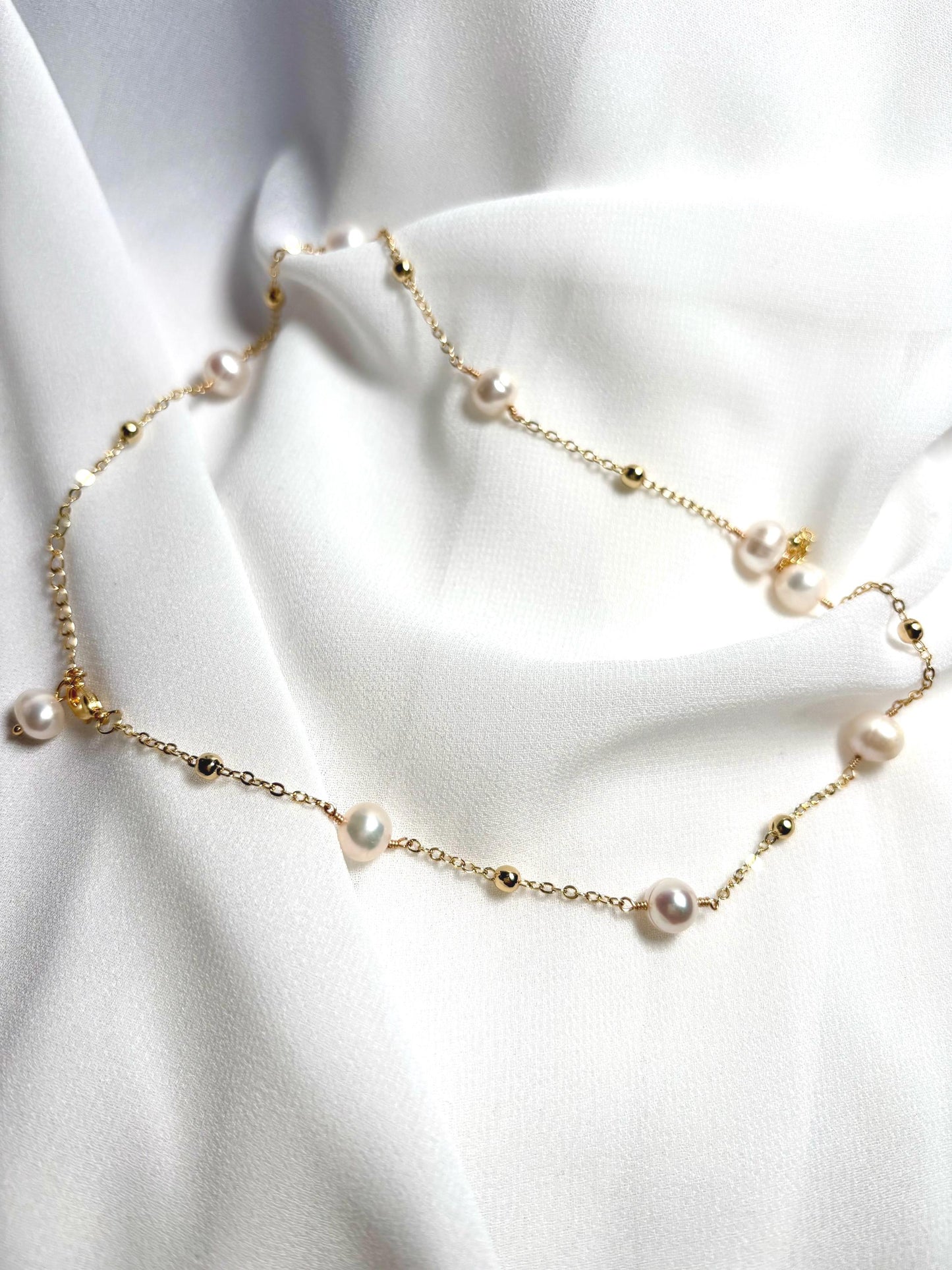 Petite Pearl Elegance: Freshwater Choker Necklace (AA+ Luster)