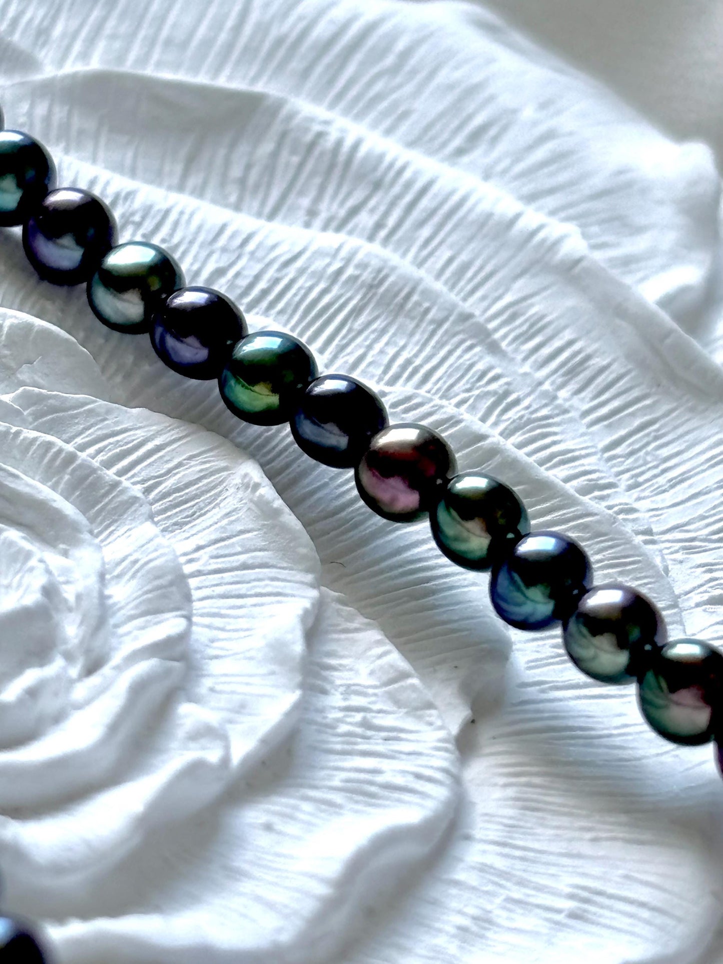 Tahiti Pearl Necklace – 4mm Beads with Dark Green, Blue, and Purple Iridescence, 40cm (AAA Luster)