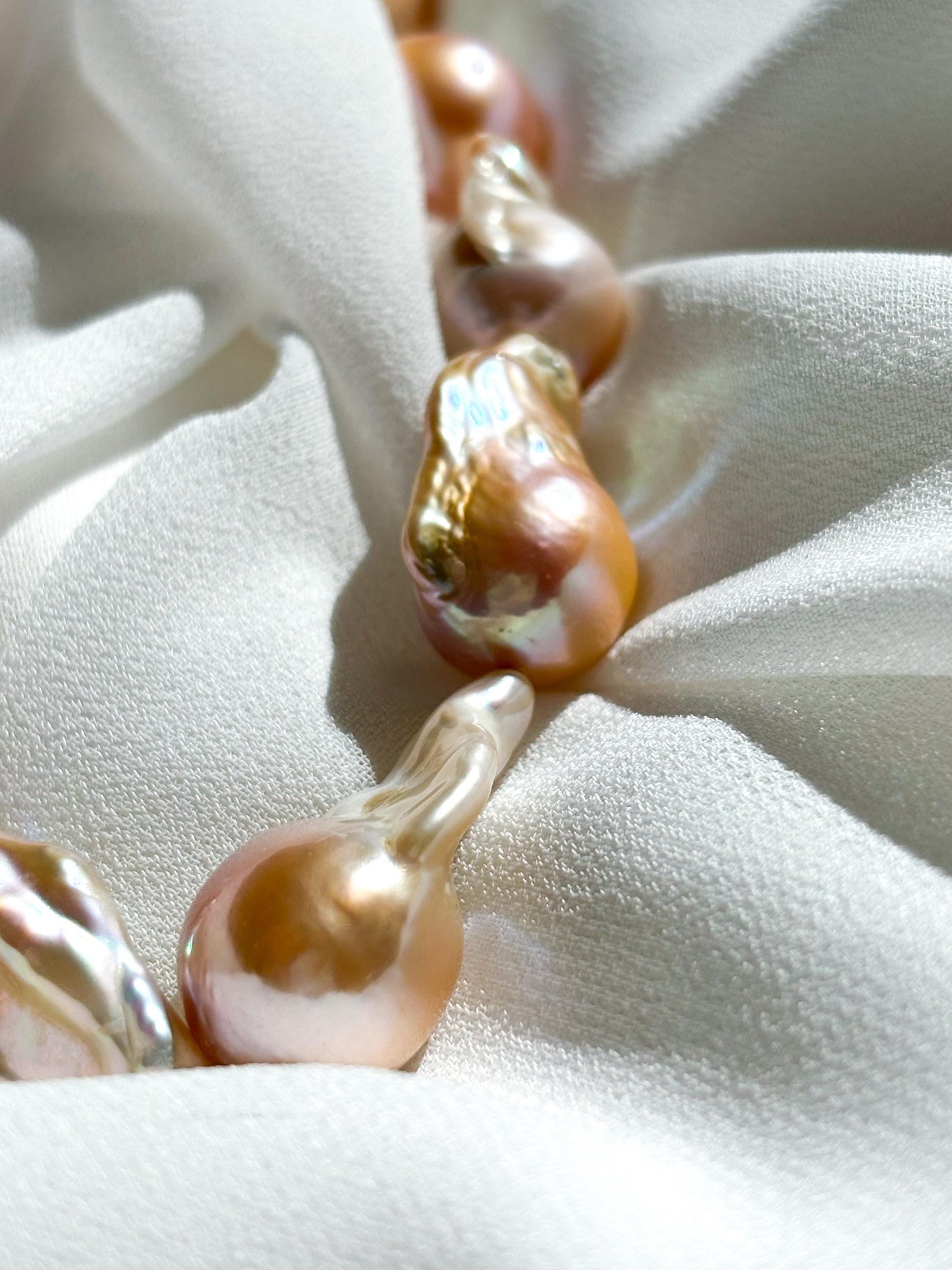 Baroque Pearl Necklace with Tiger Lily Motif – Natural Iridescent Pearls (AA+ Luster)