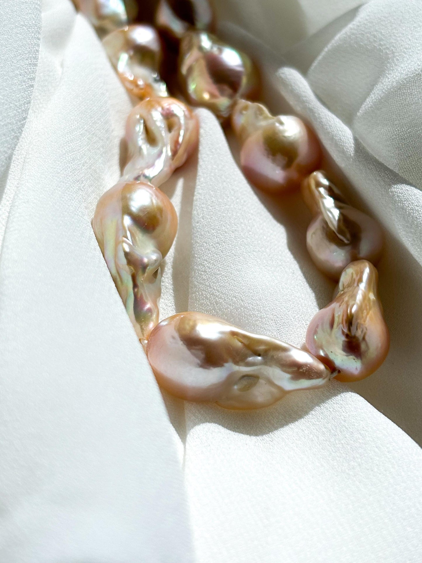 Baroque Pearl Necklace with Tiger Lily Motif – Natural Iridescent Pearls (AA+ Luster)