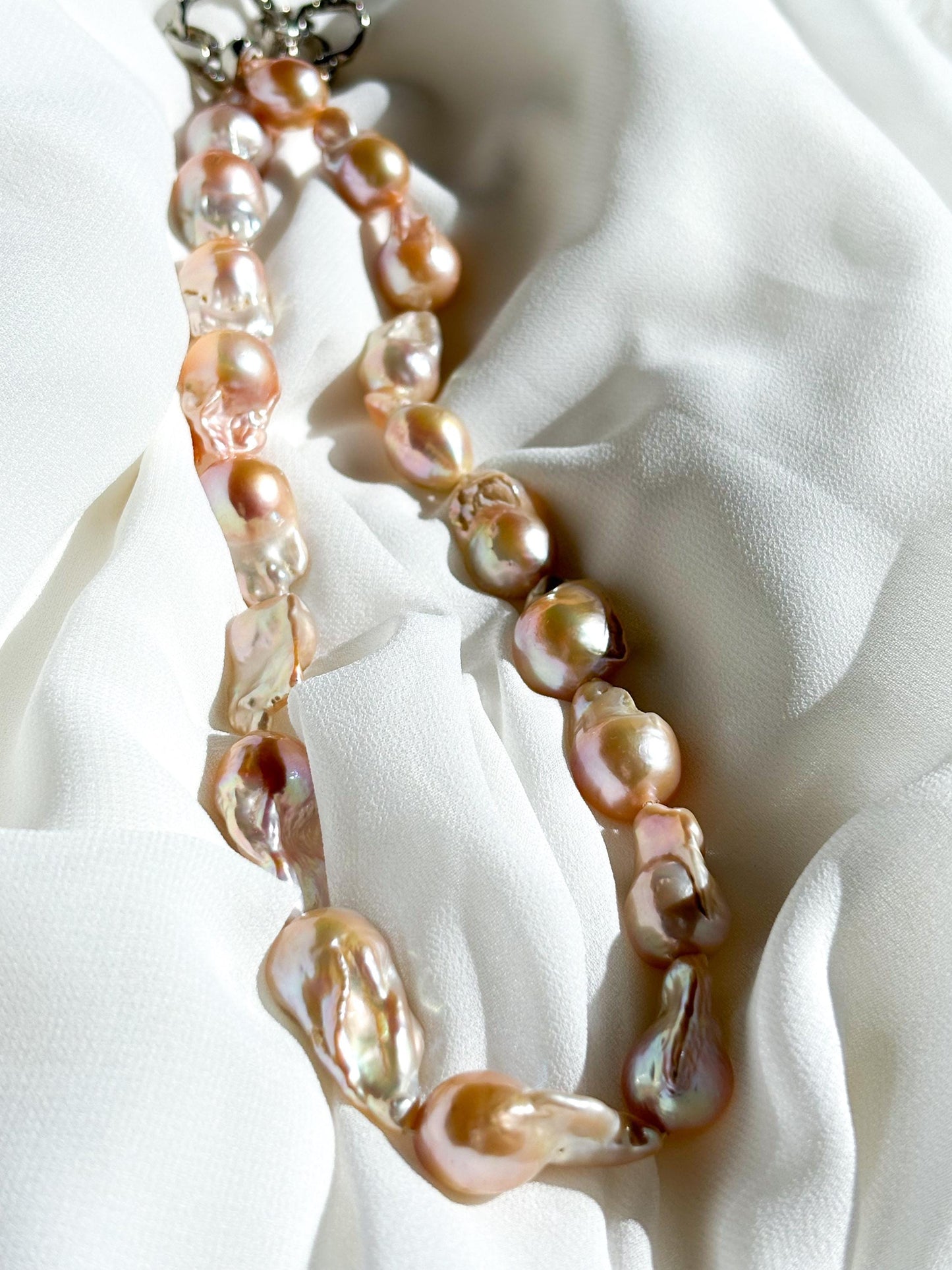 Baroque Pearl Necklace with Tiger Lily Motif – Natural Iridescent Pearls (AA+ Luster)