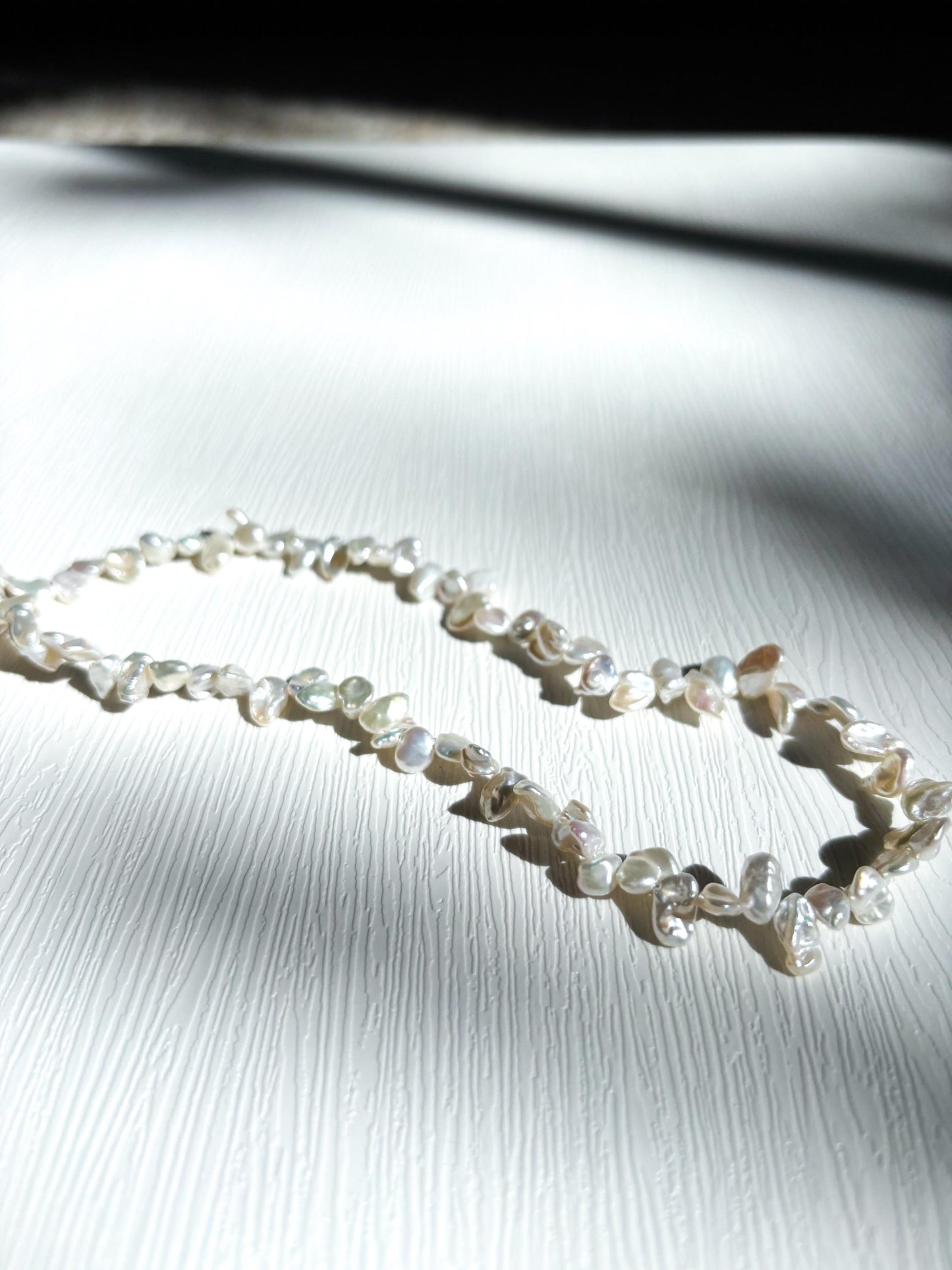 White Baroque Petal Pearl Choker & Classic Pearl Studs