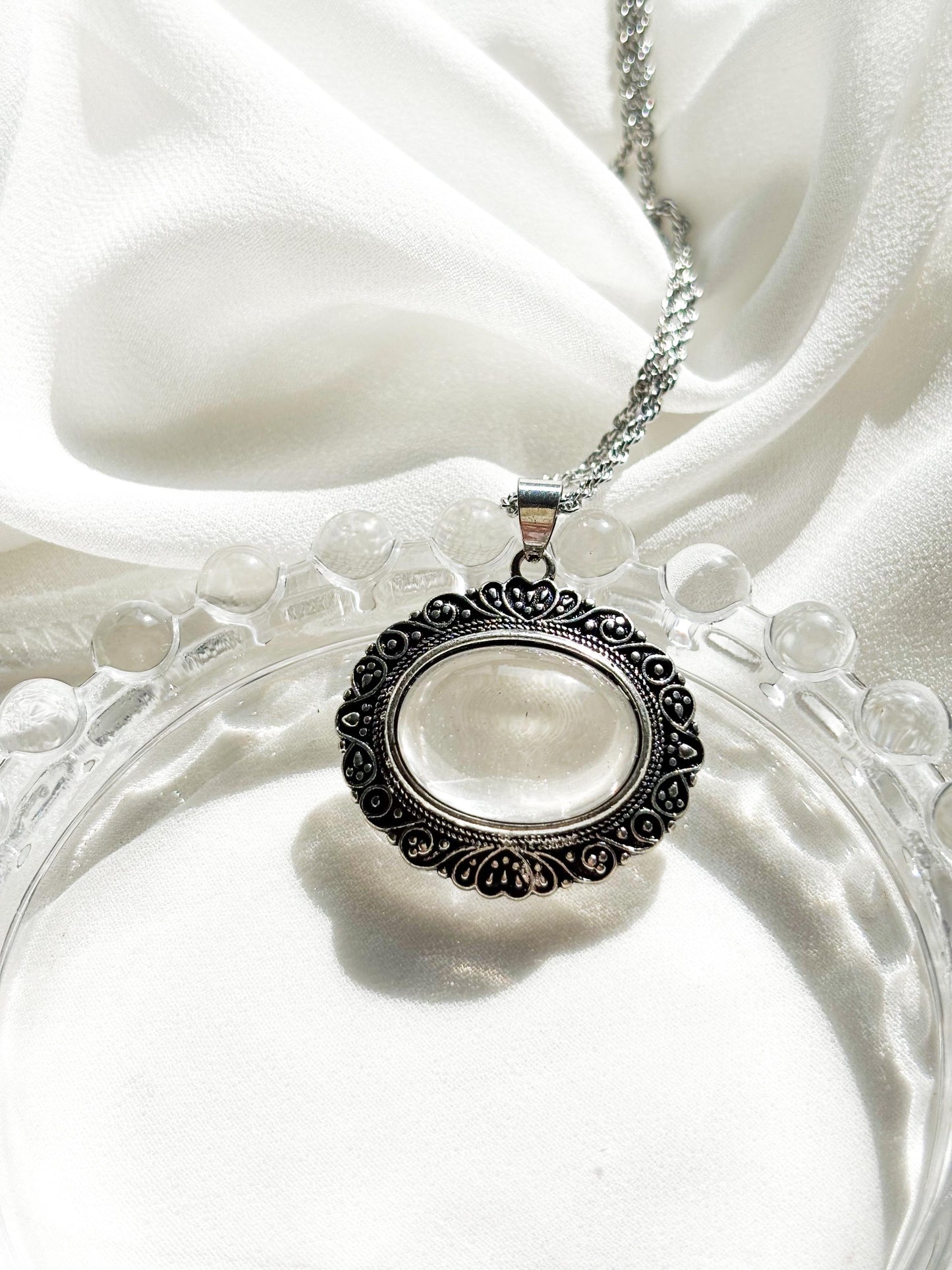 Eternal Elegance – Vintage Statement Necklace with Clear Quartz Pendant