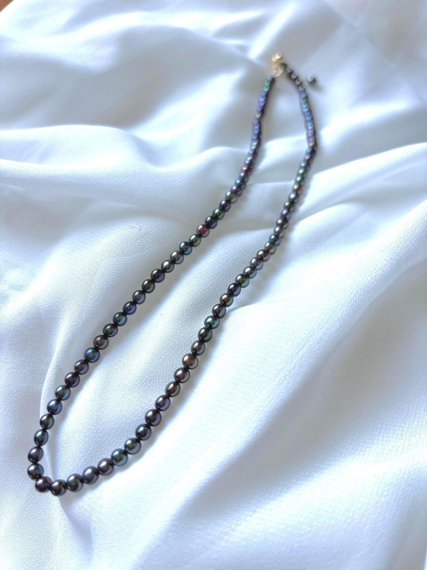 Tahiti Pearl Necklace – 4mm Beads with Dark Green, Blue, and Purple Iridescence, 40cm (AAA Luster)