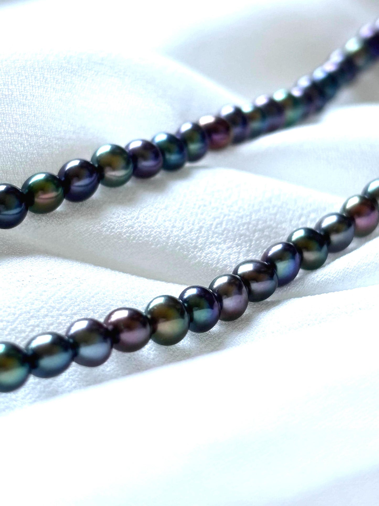 Tahiti Pearl Necklace – 4mm Beads with Dark Green, Blue, and Purple Iridescence, 40cm (AAA Luster)