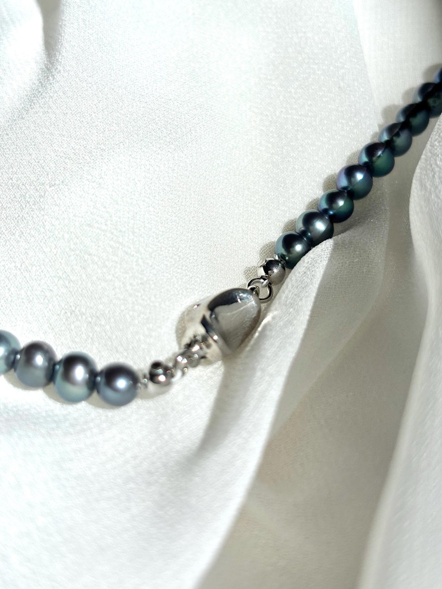 Blue Hydrangea: Confident Pearl Choker with Oceanic Iridescence 925 Sterling Silver (AA+ Luster)