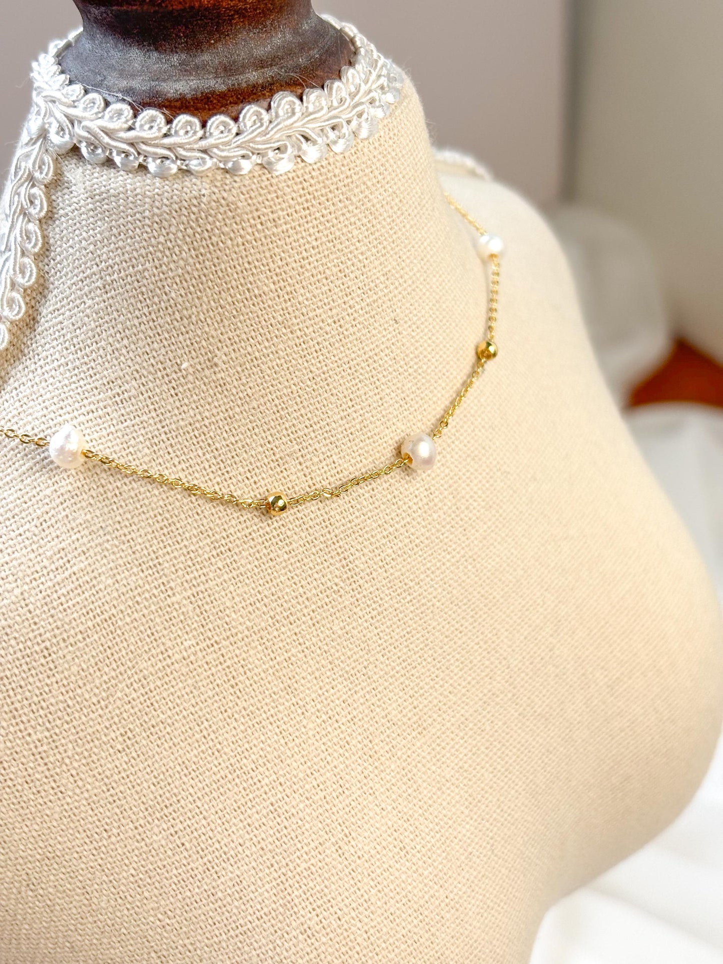Petite Pearl Elegance: Freshwater Choker Necklace (AA+ Luster)