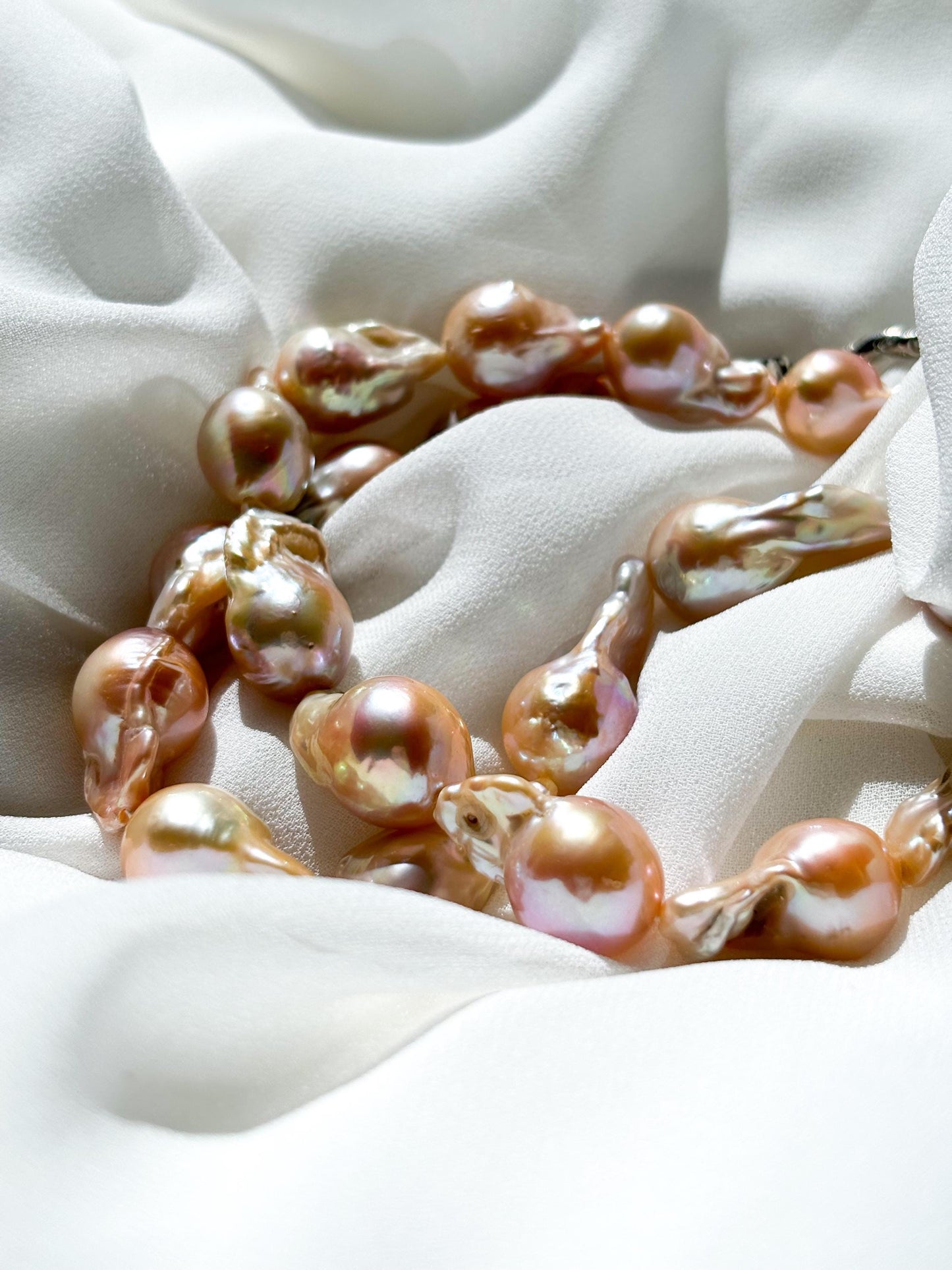 Baroque Pearl Necklace with Tiger Lily Motif – Natural Iridescent Pearls (AA+ Luster)