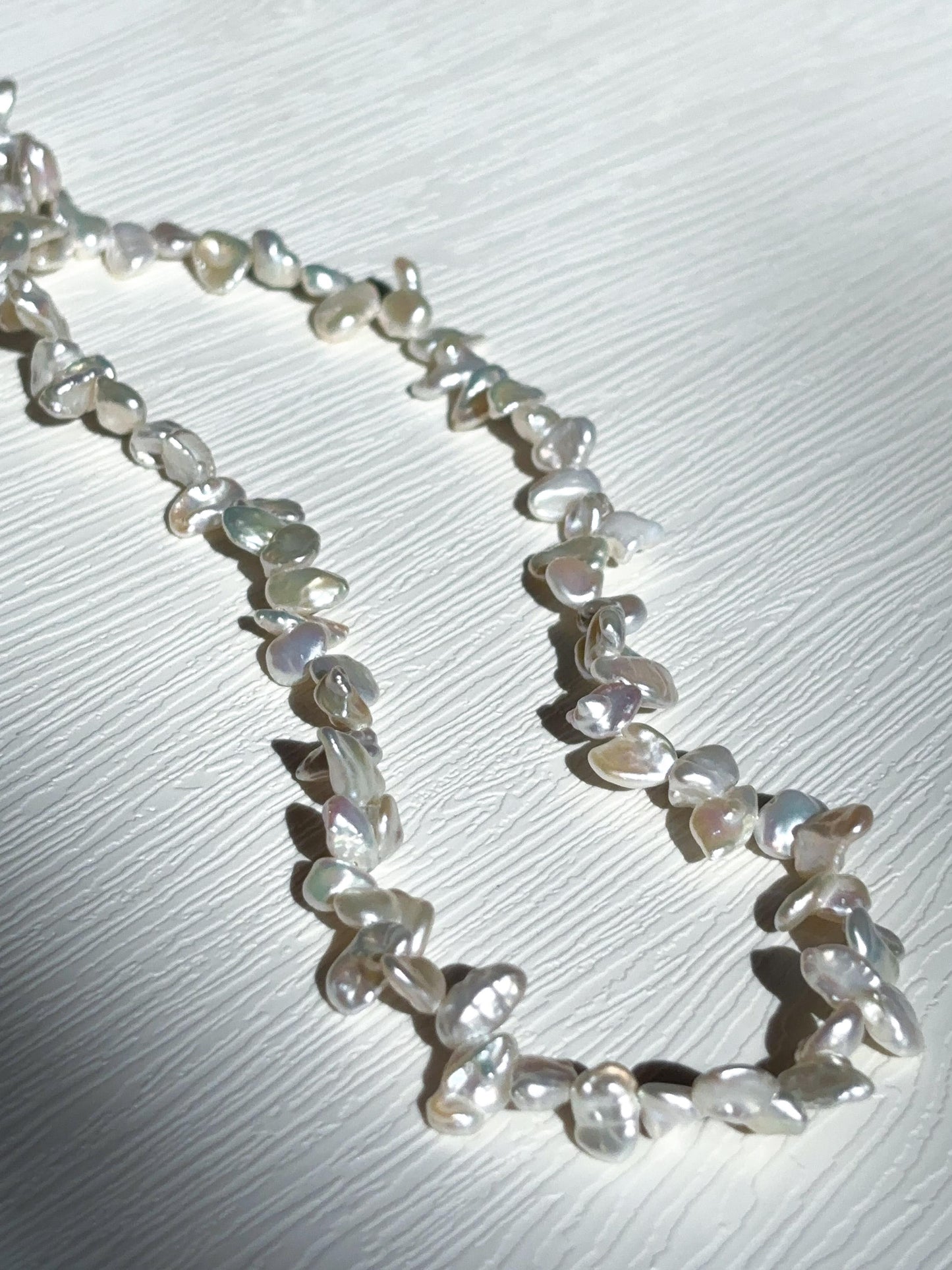 White Baroque Petal Pearl Choker & Classic Pearl Studs