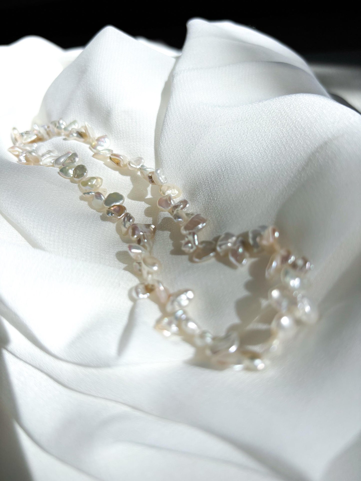 White Baroque Petal Pearl Choker & Classic Pearl Studs