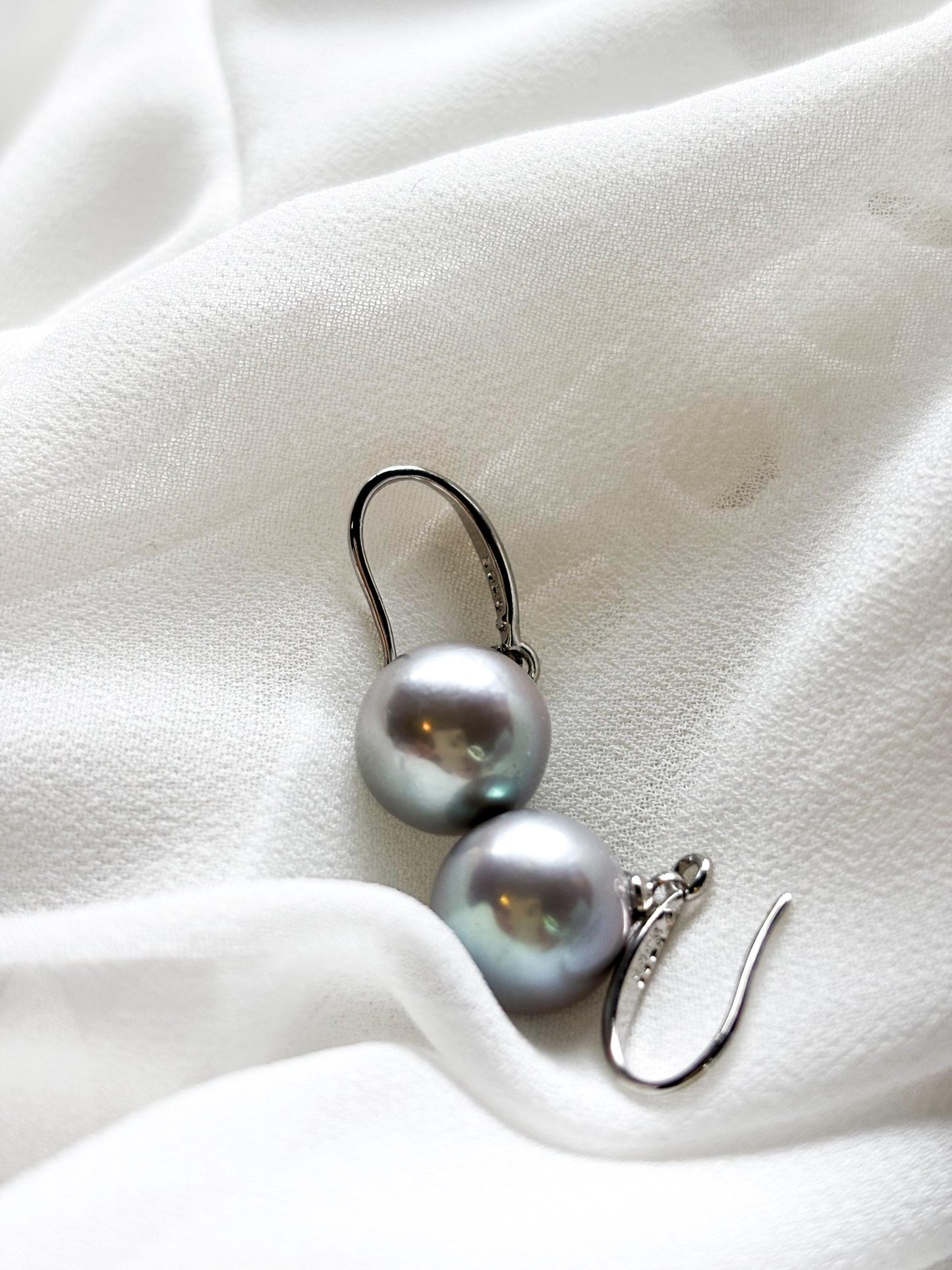Silver Fern – 11mm Grey Baroque Pearl Drop Earrings