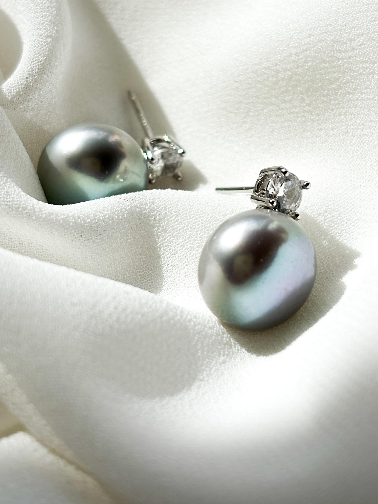 Celestial Grace – 12.5mm Grey Pearl & Moissanite Crown Stud Earrings