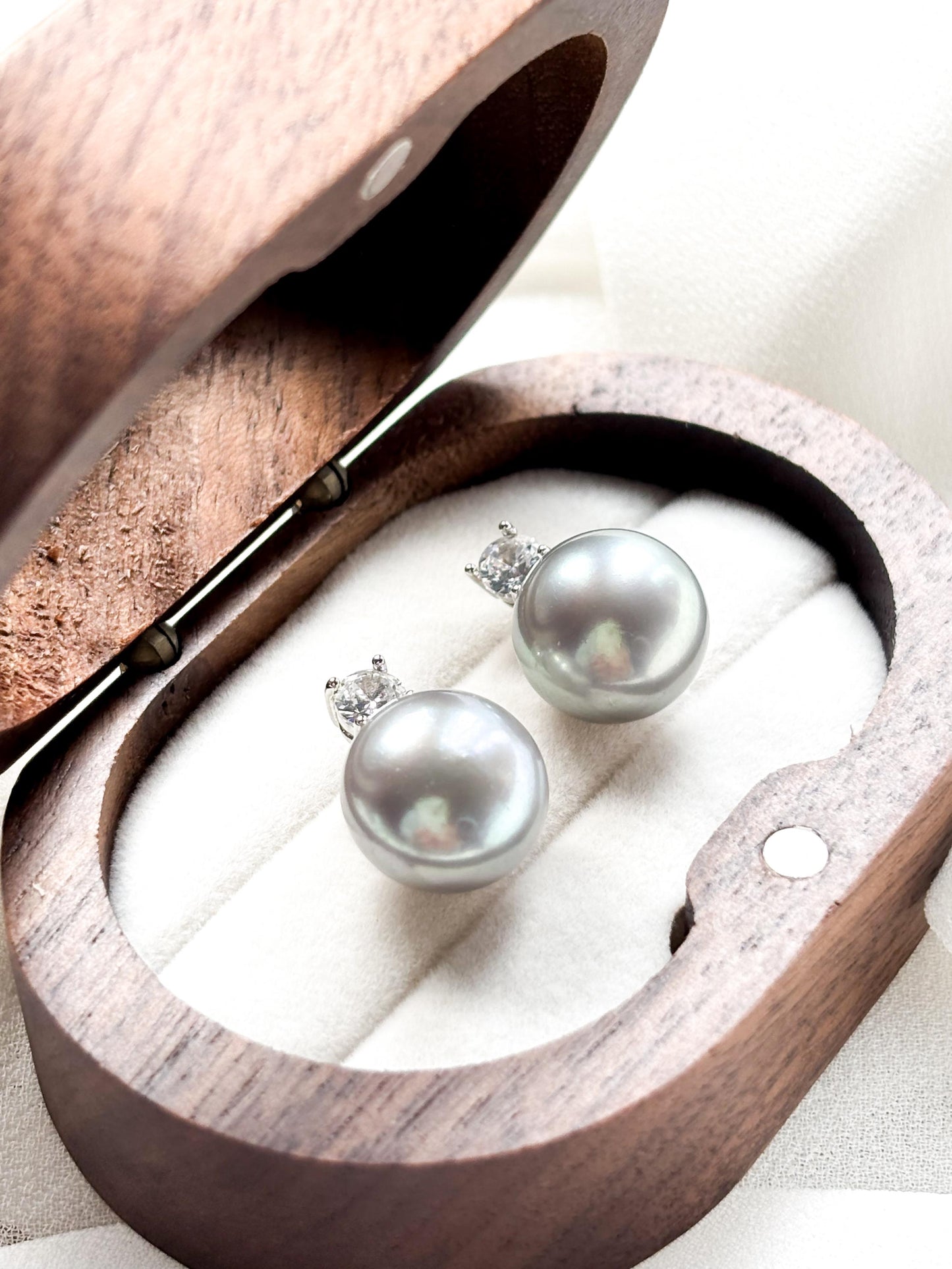 Celestial Grace – 12.5mm Grey Pearl & Moissanite Crown Stud Earrings