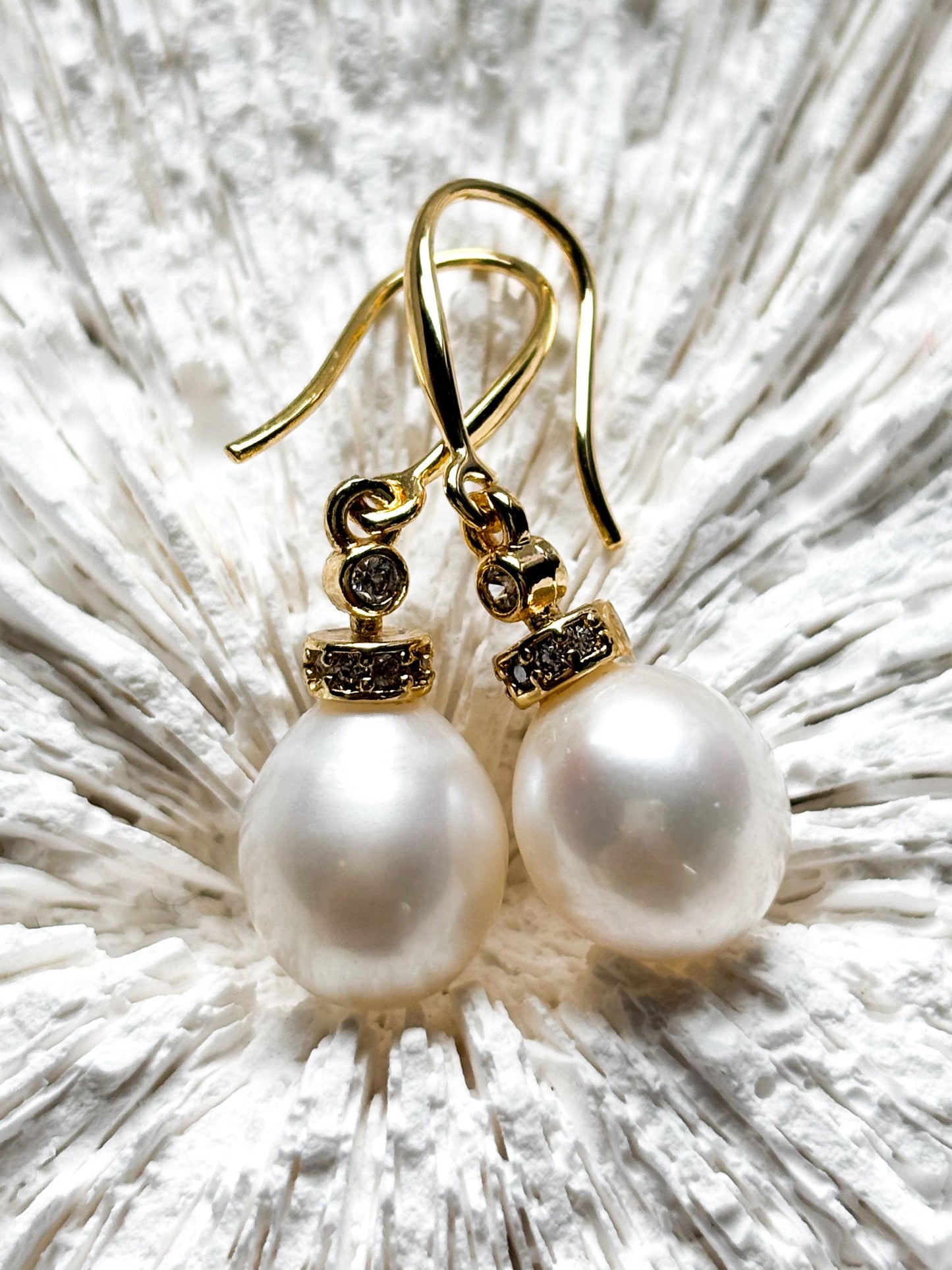 Celeste Glow – White Oval Pearl & Zircon Drop Earrings