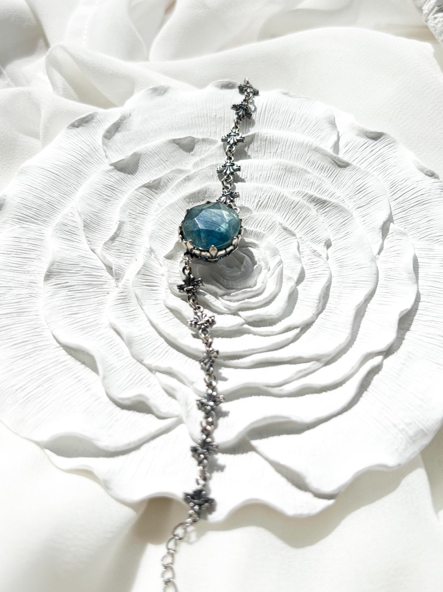 Starlit Echo – Vintage Blue Kyanite Bracelet