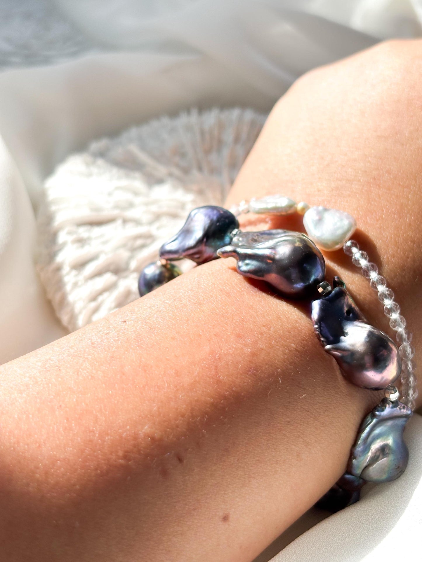 Ocean's Embrace – Fish-Tail Baroque Pearl Bracelet