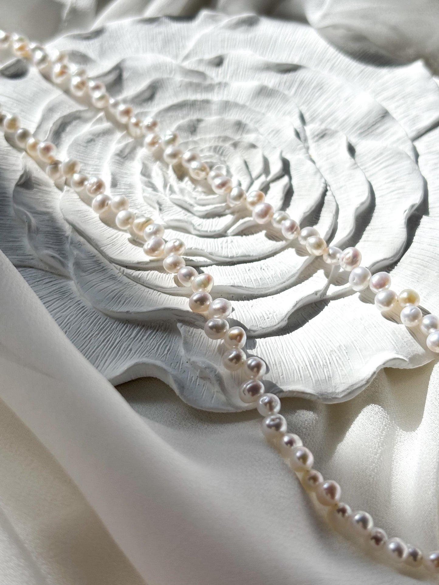 Snow Petal – Staggered White Freshwater Pearl Necklace