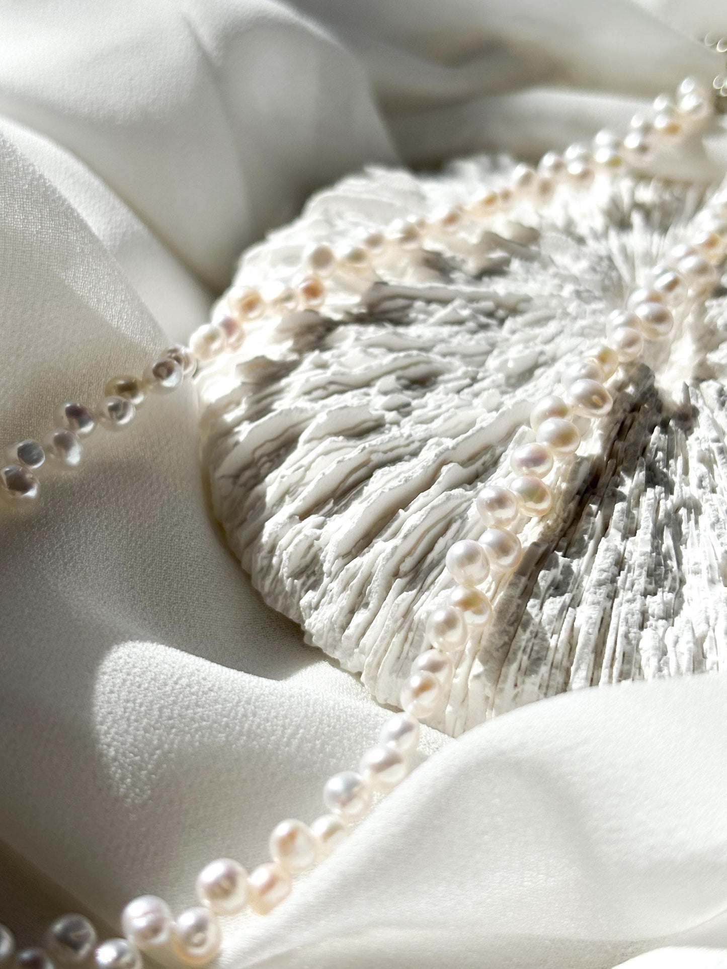 Snow Petal – Staggered White Freshwater Pearl Necklace