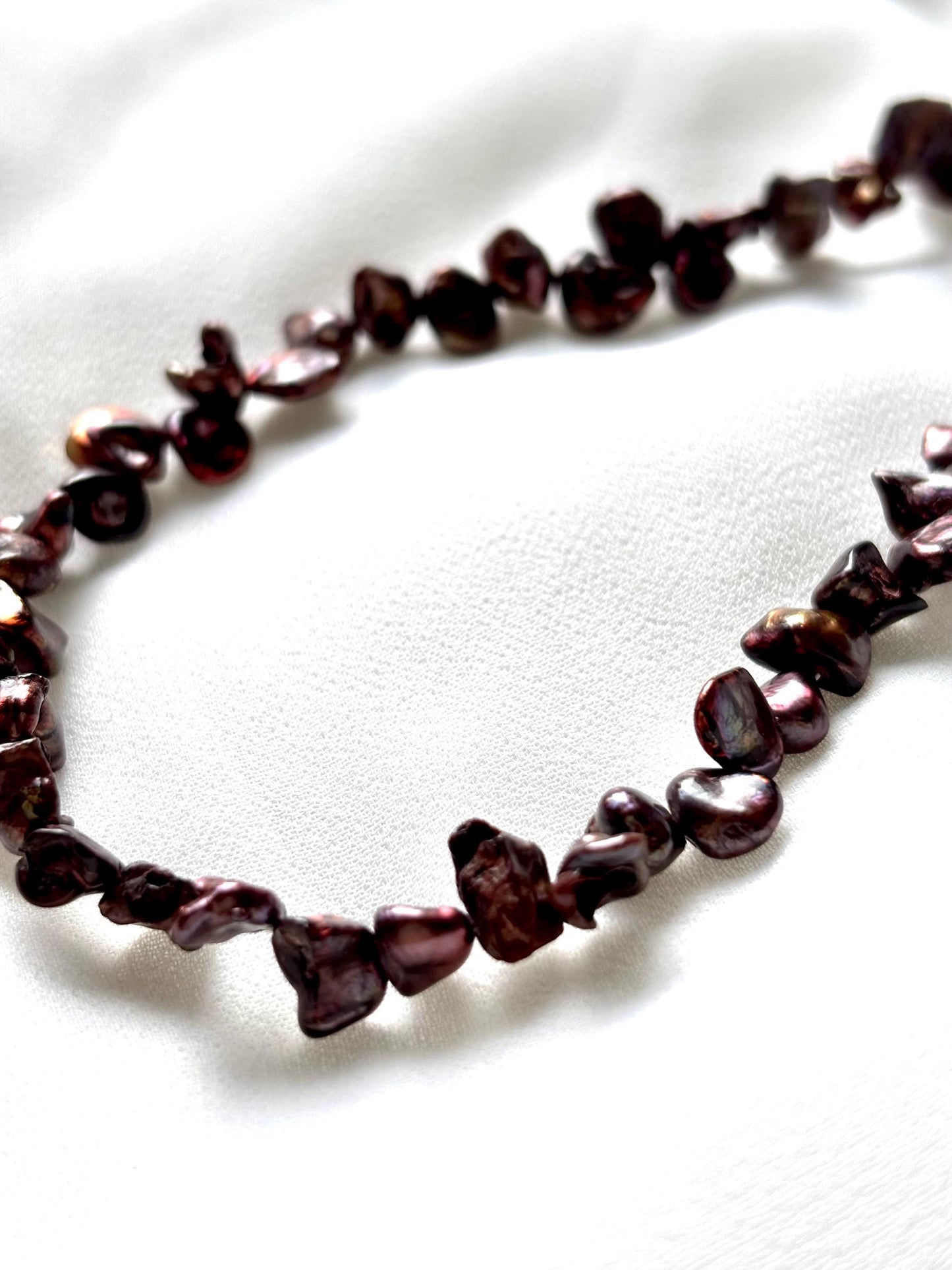 Golden Ember – Petal-Shaped Pearl Necklace