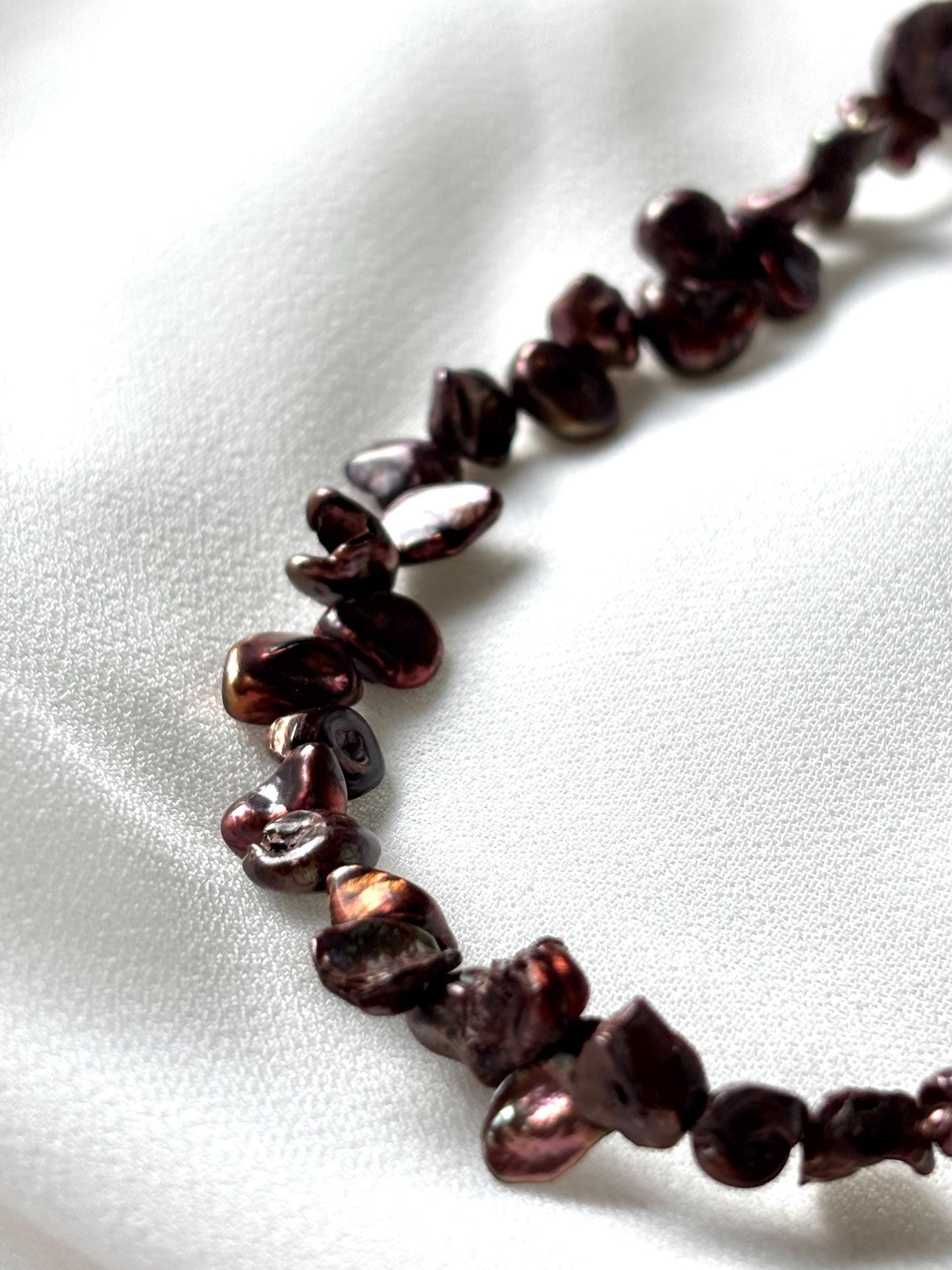 Golden Ember – Petal-Shaped Pearl Necklace