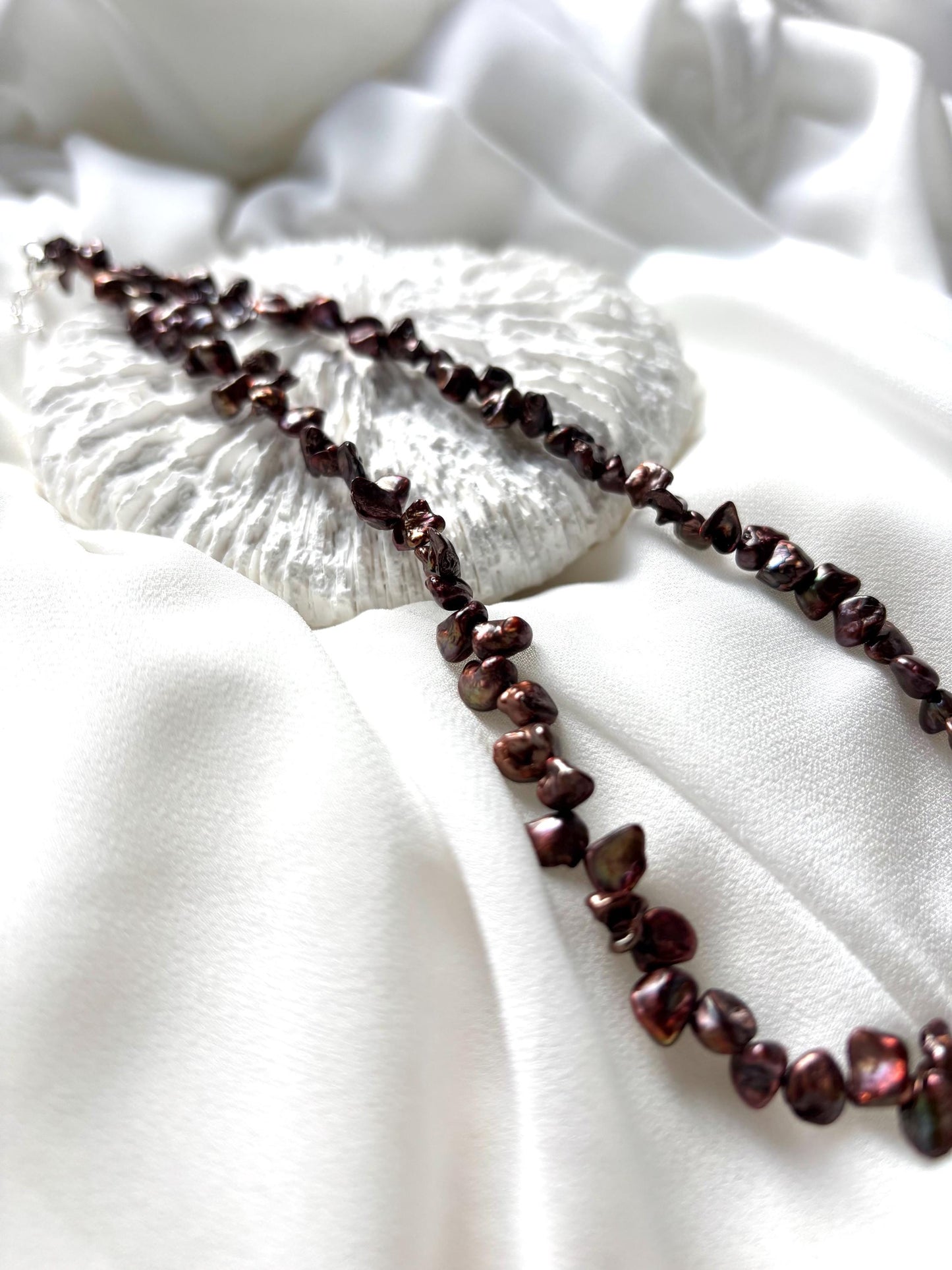 Golden Ember – Petal-Shaped Pearl Necklace