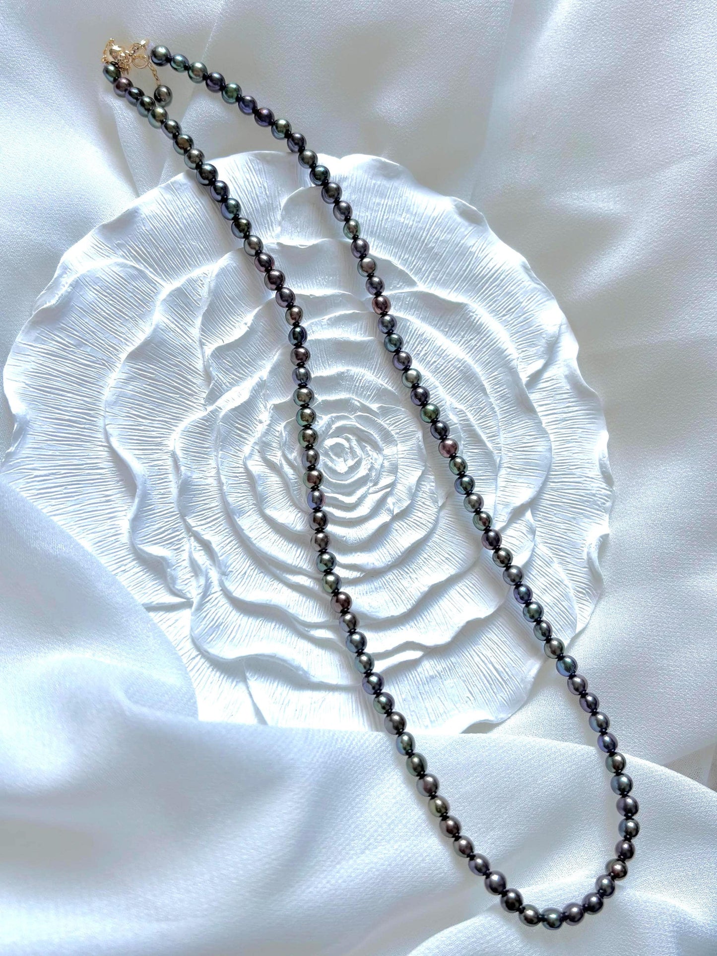 Tahiti Pearl Necklace – 4mm Beads with Dark Green, Blue, and Purple Iridescence, 40cm (AAA Luster)